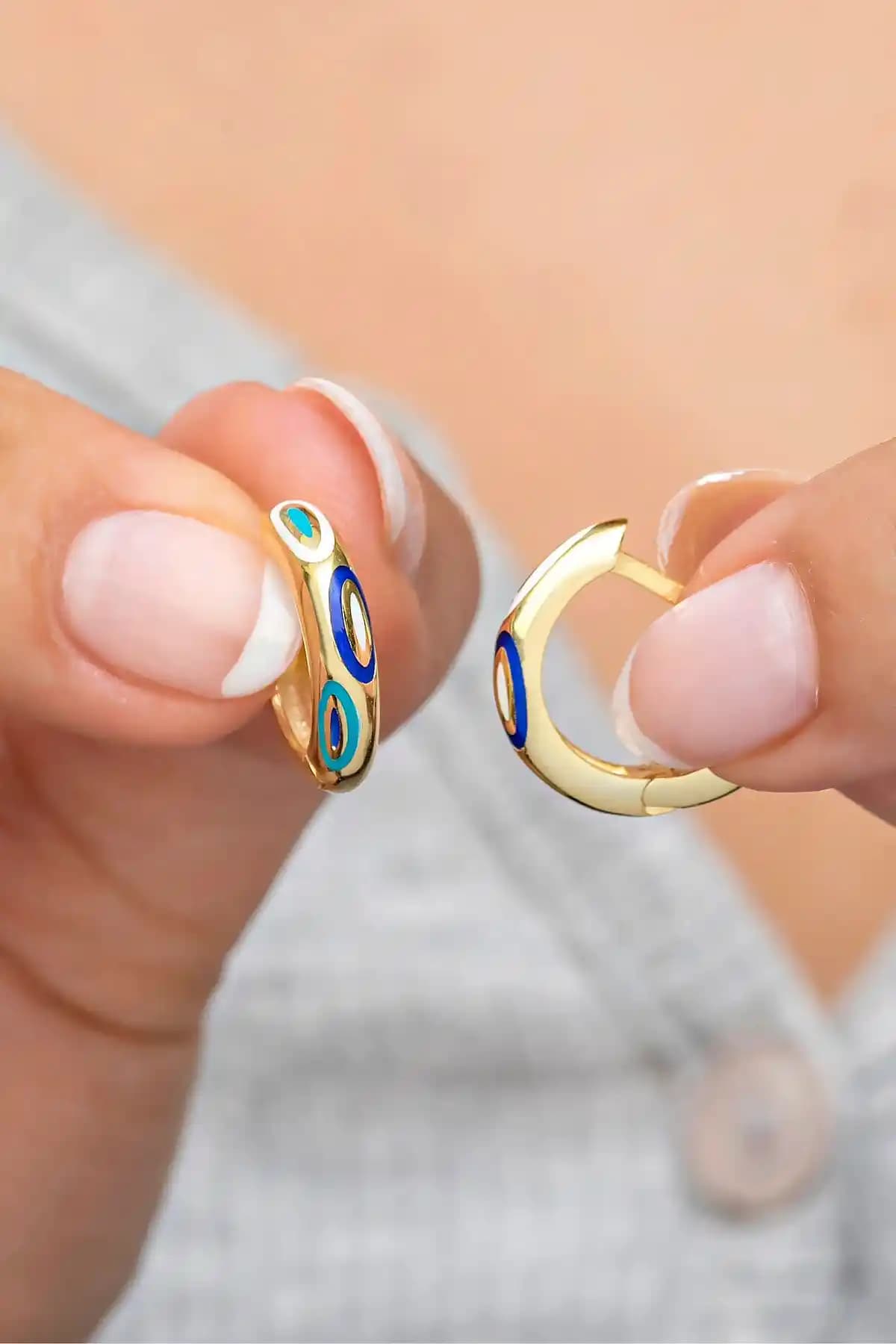 NEREZE 925 Ayar Gümüş Gold 15 Mm Lazer Mineli Halka Küpe Zarif ve Dayanıklı Tasarım