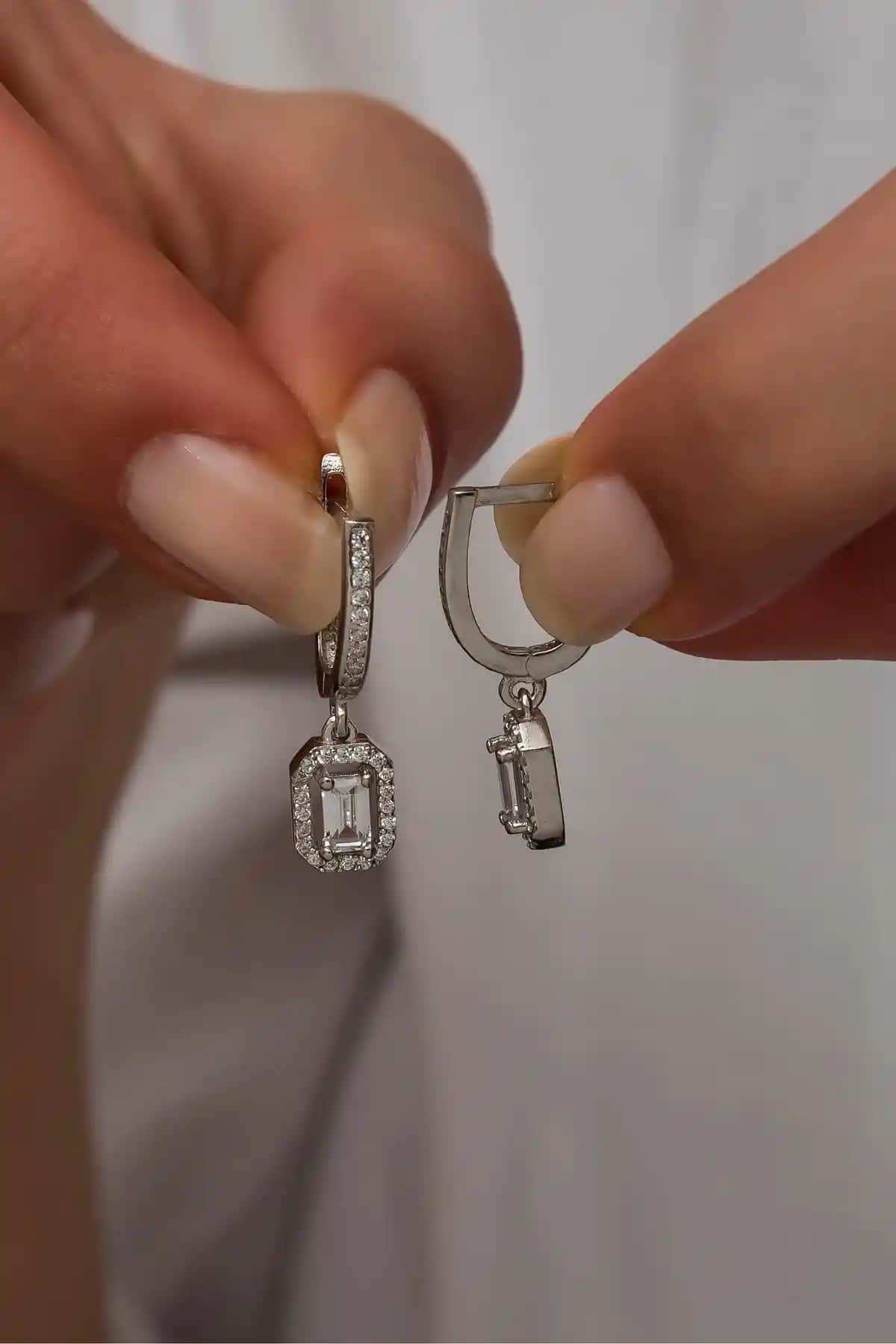 NEREZE 925 Ayar Gümüş Rodyum Kaplama Tektaş Küpe Günlük ve Özel Kullanım İçin