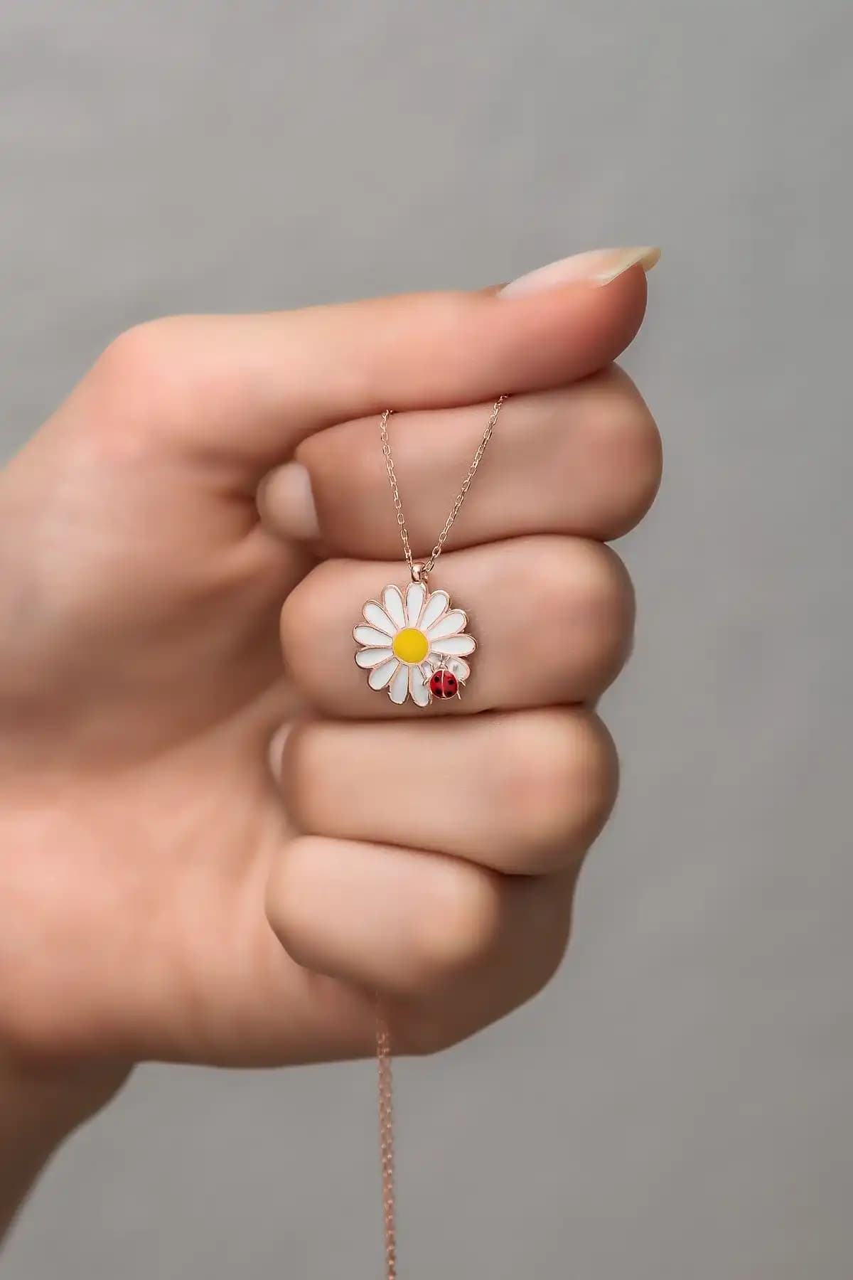 NEREZE 925 Ayar Gümüş Rose Gold Uğur Böceği ve Papatya Kolye Şık Tasarım