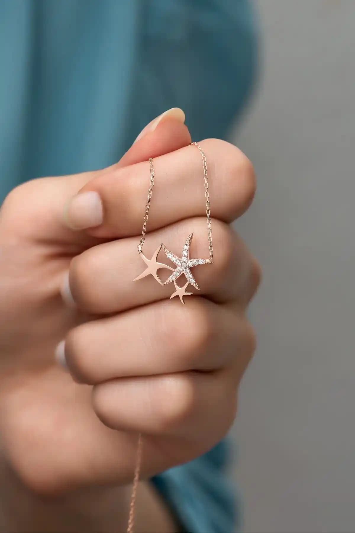 NEREZE 925 Ayar Gümüş Rose Üç Yıldızlı Kolye Zarif ve Dayanıklı Modern Tasarım