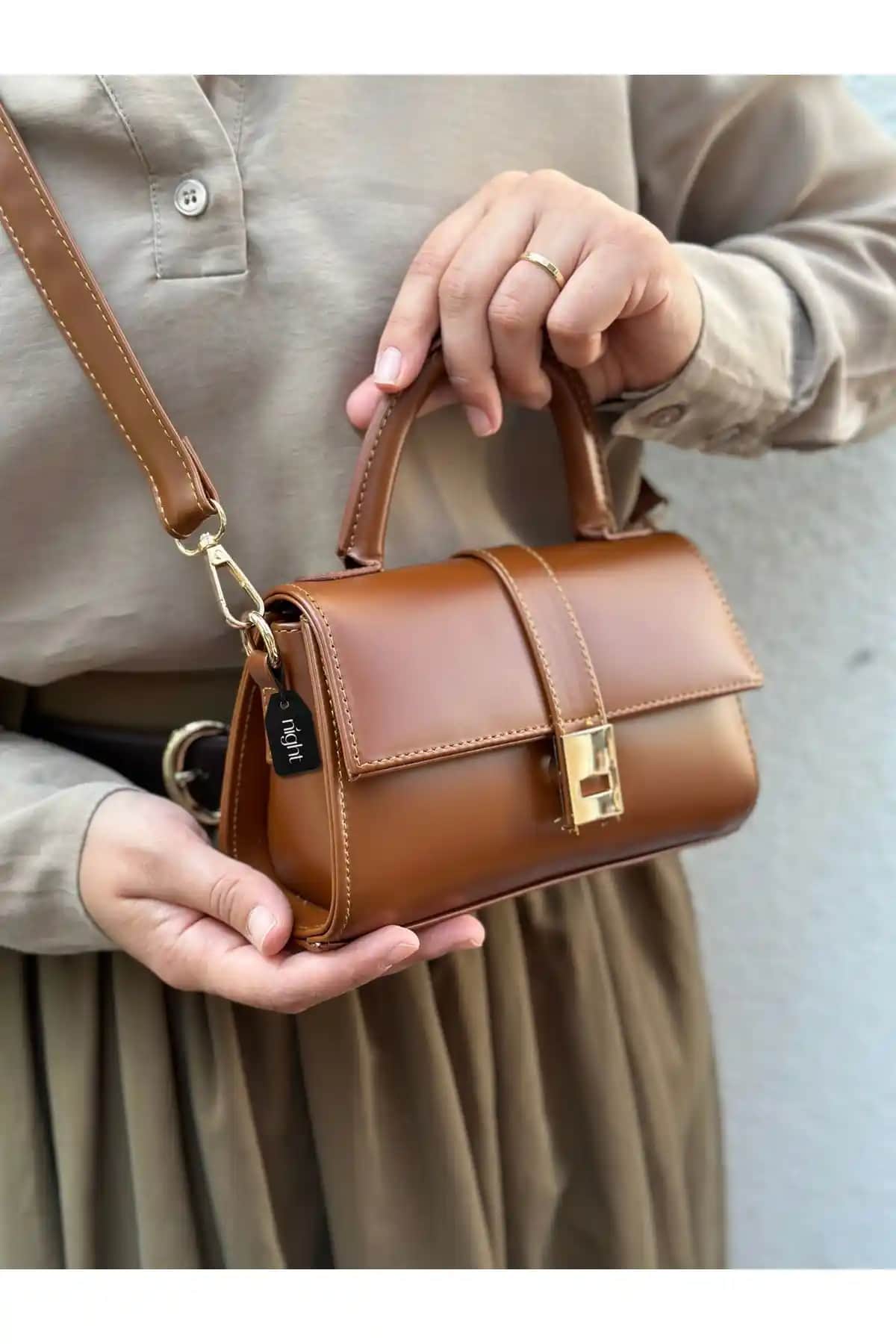 Night Paula Model Taba Kadın El ve Omuz Çantası: Şıklık ve Fonksiyonellik Bir Arada