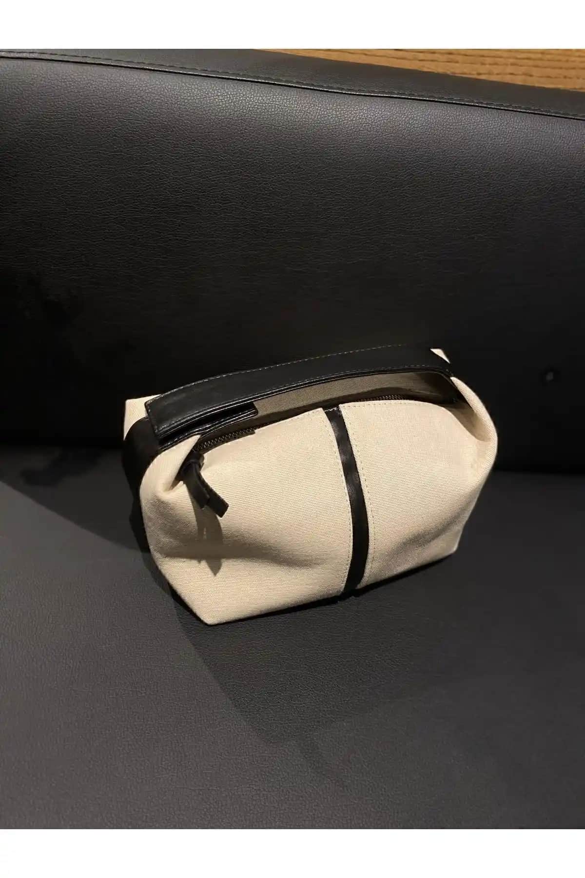 NİSSEA Kadın Krem-Siyah Archi Kanvas Çanta: Şıklık ve Fonksiyonelliğin Buluşması