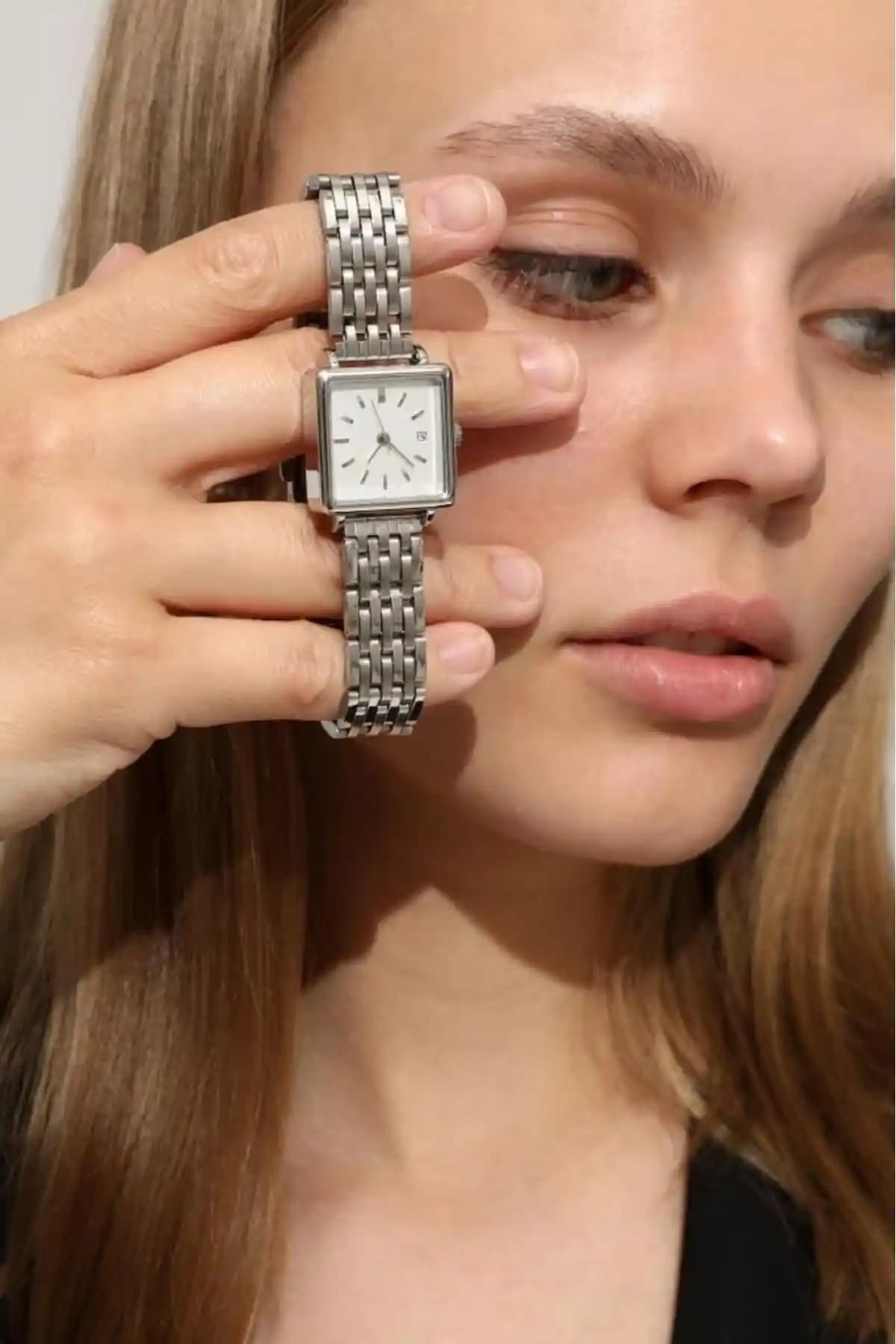 OQQO Silver Minimal Kadın Kadın Kol Saati Zarif ve Şık Tasarımıyla Günlük Kullanıma Uygun