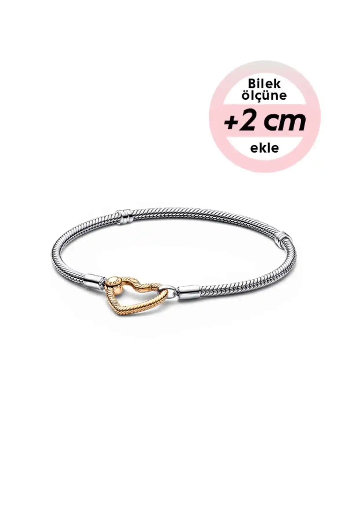 Pandora'nın Kalp Kilitli Zincir Bilekliği: Şıklık ve Anlamın Modern Yansıması