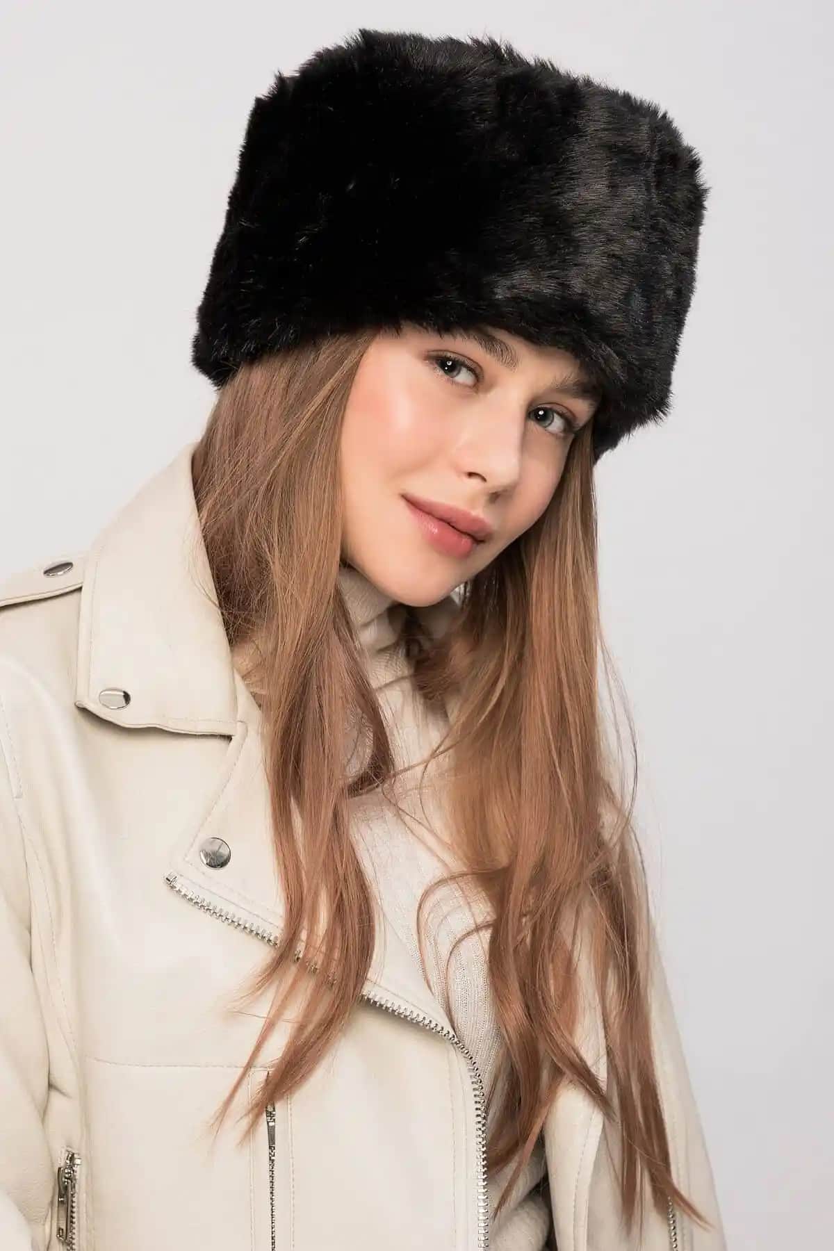 Panyo Siyah Kalpak Pfb-09: Şık ve İşlevsel Kış Aksesuarı