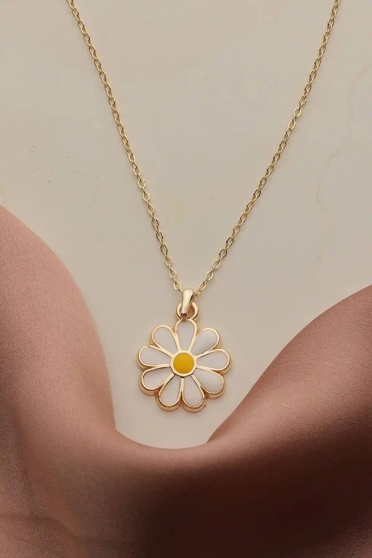 Papatya Tasarım Altın Kaplama Kolye: Zarif ve Şık Kadın Aksesuarı