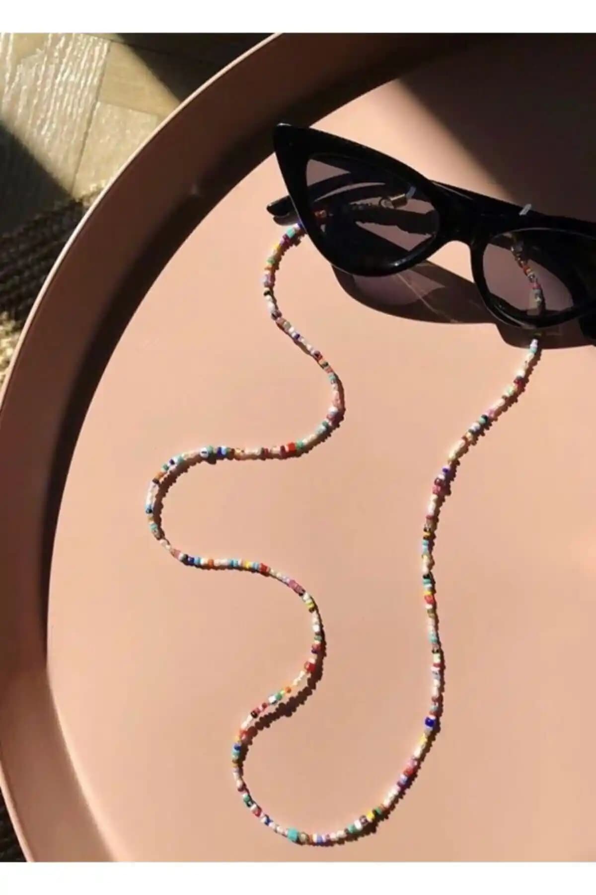 PEARL BEADS Renkli Boncuk Güneş Gözlüğü ve Askısı: Şıklık ve Fonksiyonellik Bir Arada