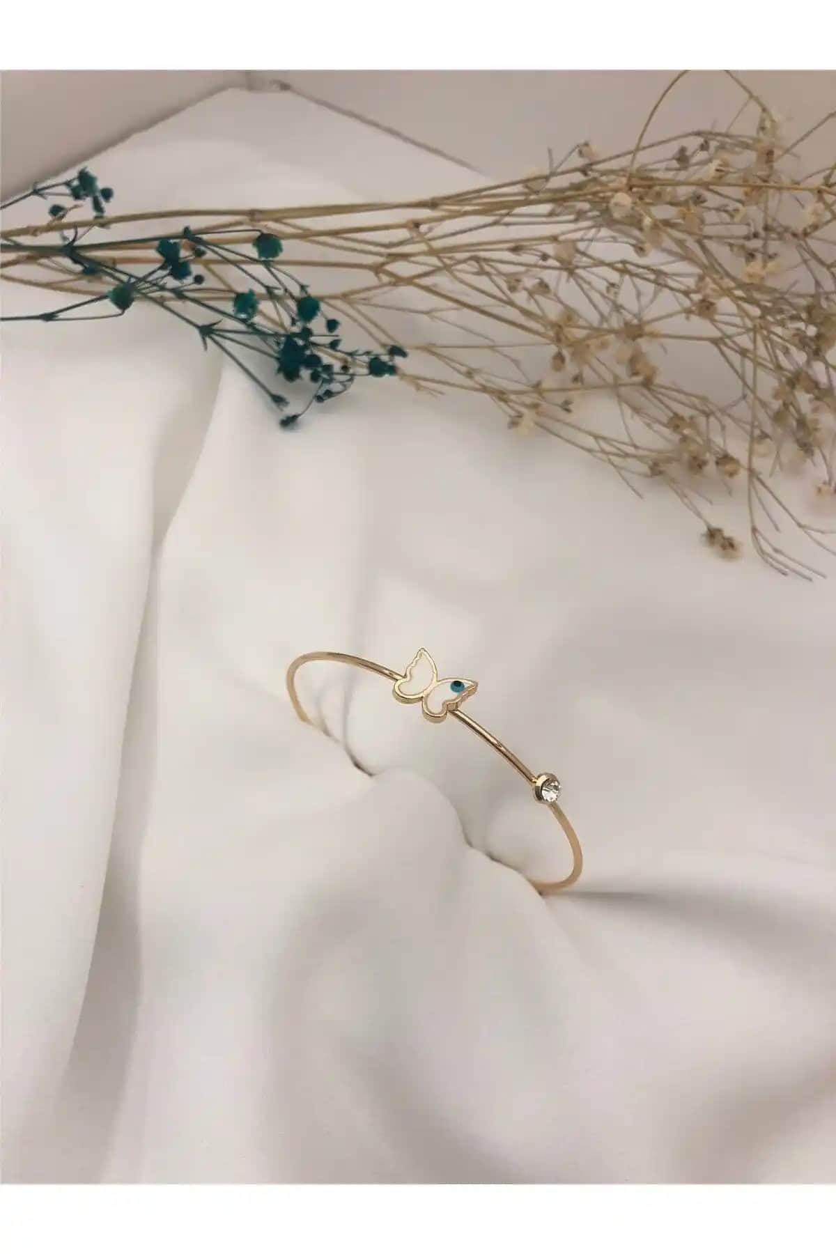 Pelin Aksesuar Kelebekli Taşlı İnce Bileklik: Zarif ve Dayanıklı Takı Seçenekleri