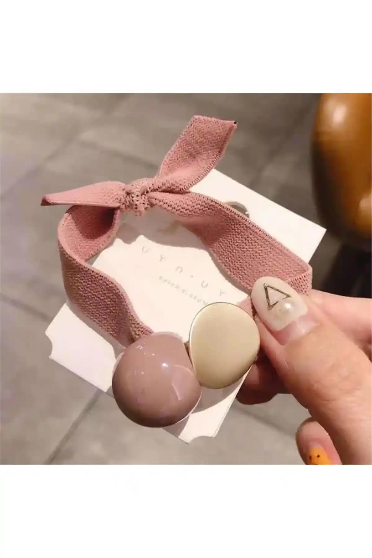 Pembe Renkli Çok Fonksiyonlu Lastik Toka ve Bileklik ile Şıklığınızı Tamamlayın