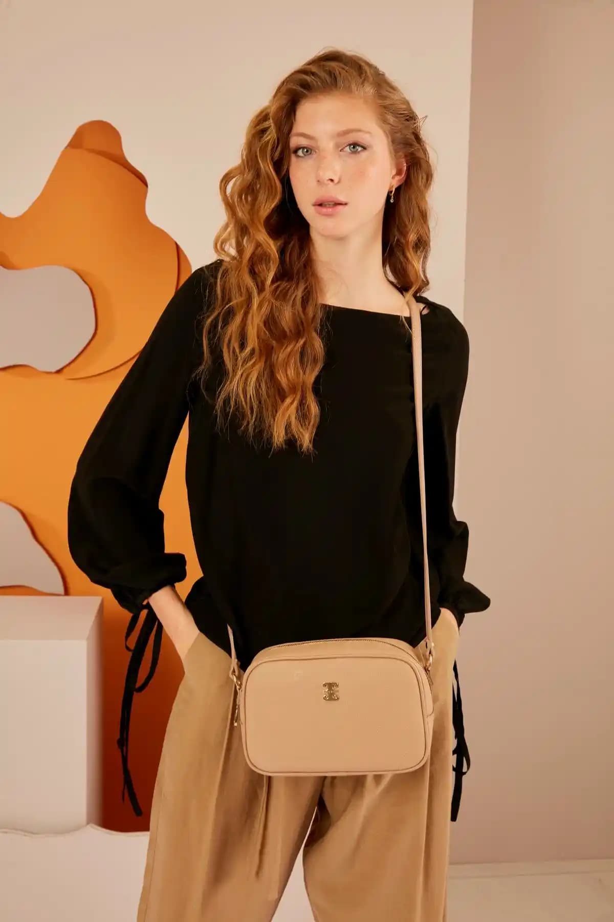 Pierre Cardin Kadın Omuz Çantası Günlük ve Şık Kullanım İçin Uygun Model