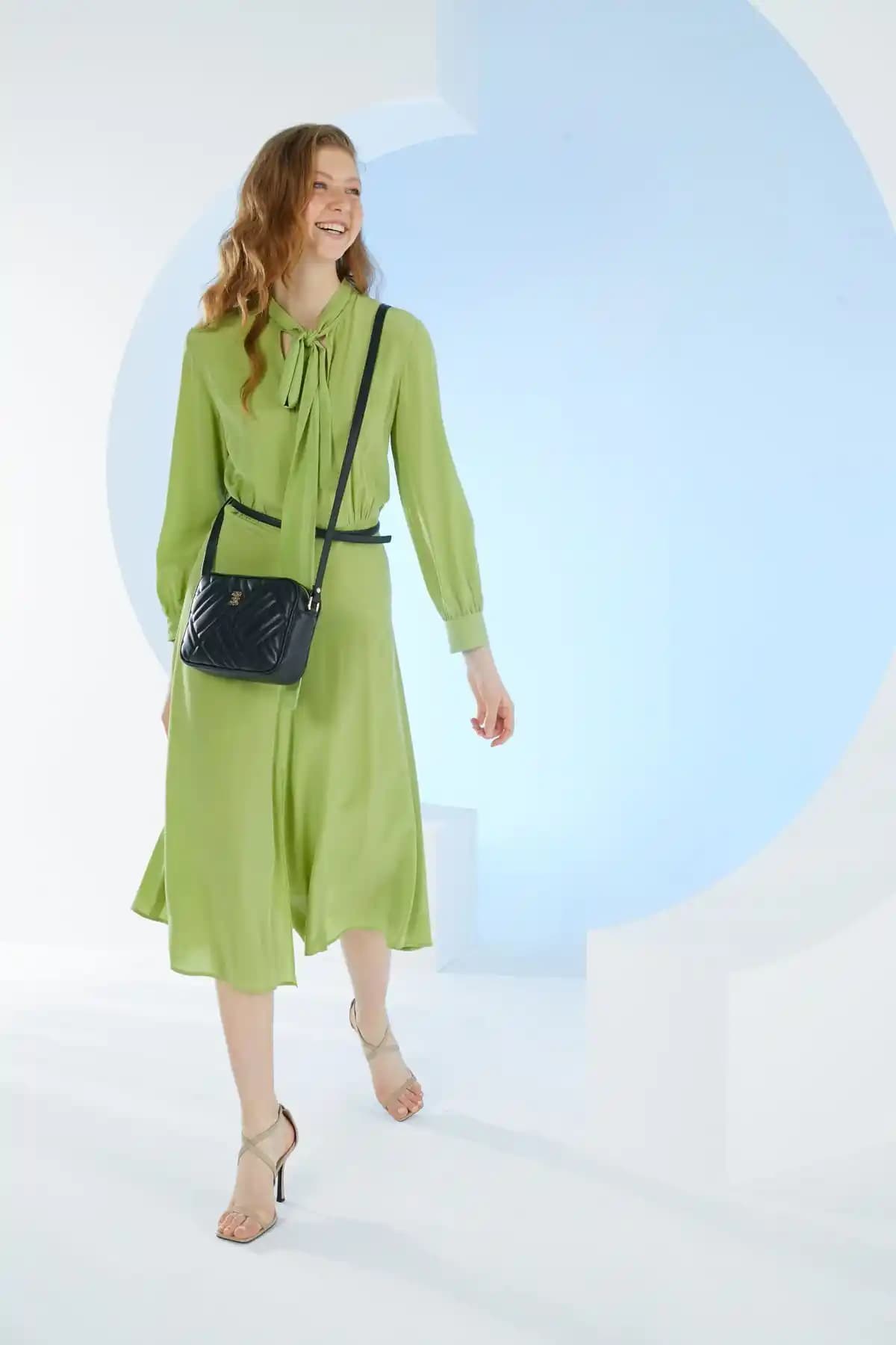 Pierre Cardin Siyah Kadın Omuz Çantası: Modern ve Şık Tasarım, Günlük Kullanım İçin Uygun