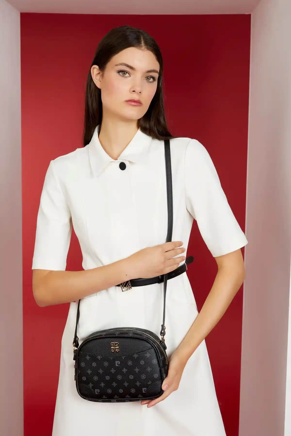 Pierre Cardin Siyah Monogram Kadın Omuz Çantası Günlük Kullanım İçin Modern ve Şık Tasarım
