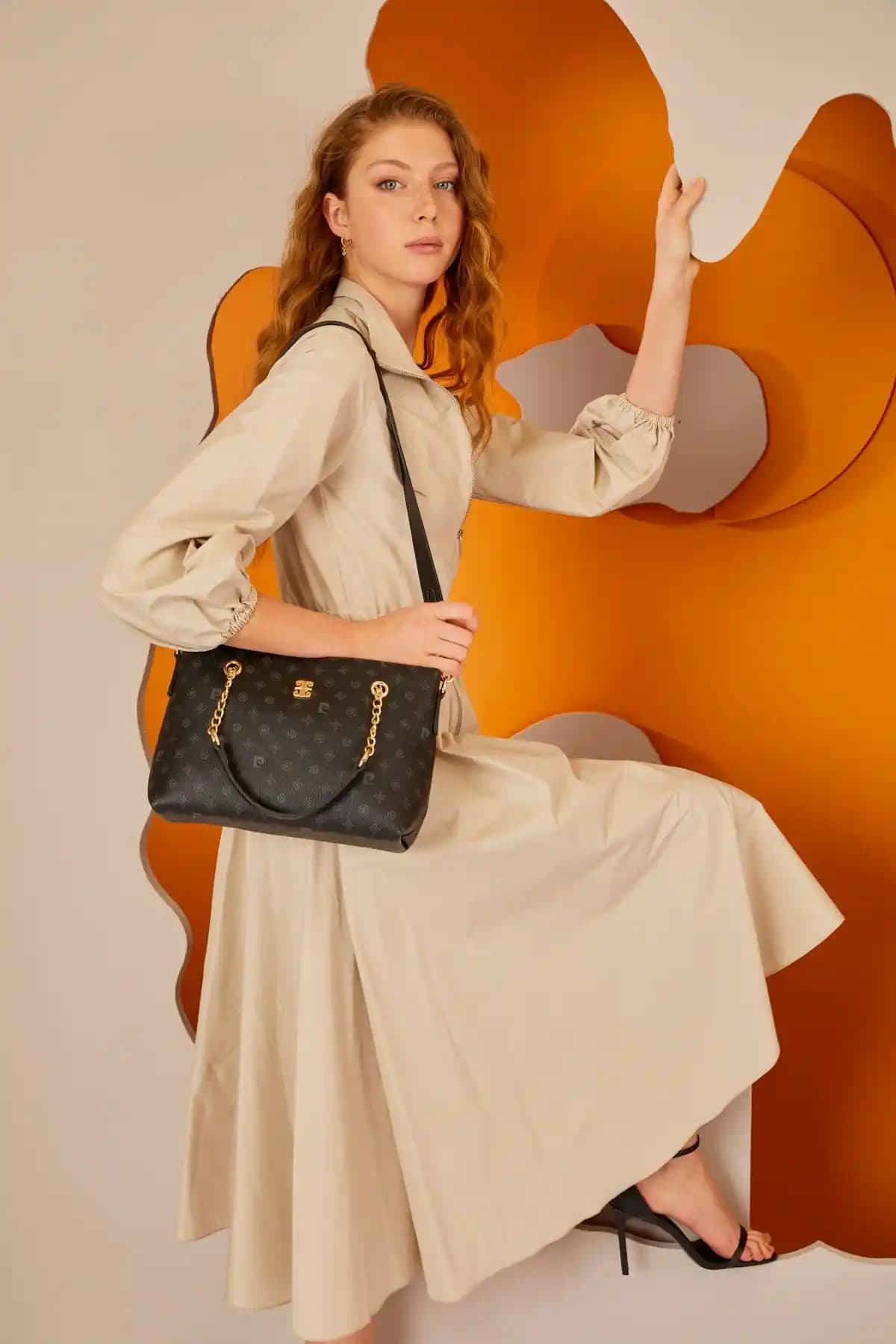 Pierre Cardin Siyah Monogram Kadın Omuz Çantası Günlük ve Şık Kullanım İçin Ideal Bir Seçenek