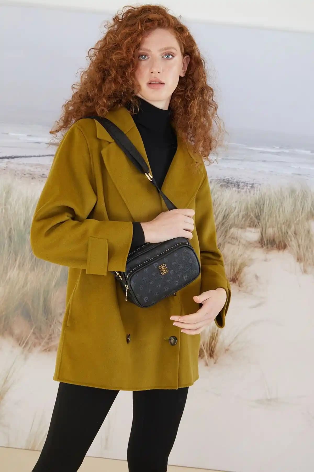 Pierre Cardin Siyah Monogram Kadın Omuz Çantası Şık ve Dayanıklı Tasarım Özellikleri