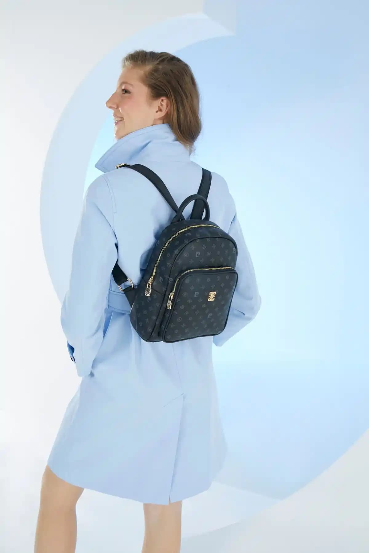 Pierre Cardin Siyah Monogram Kadın Sırt Çantası: Şık ve Fonksiyonel Günlük Aksesuar