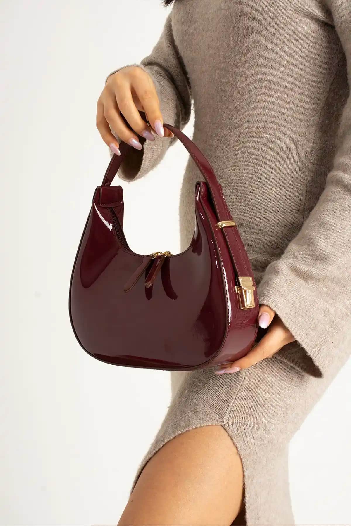 Reddington Kadın Rugan Deri Baget Cherry Çanta Şıklık ve Fonksiyonelliğin Buluşması