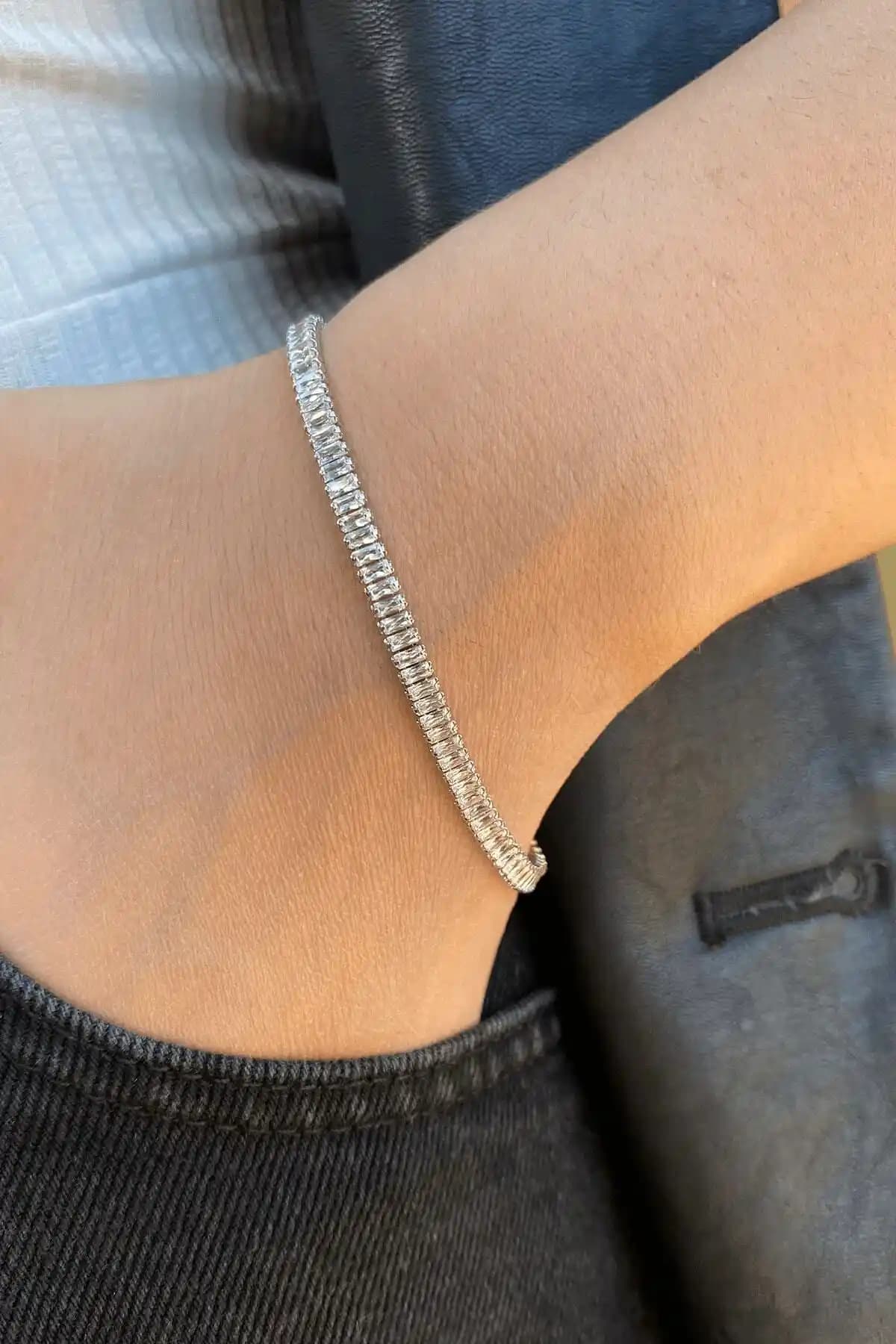 Ressia Kadın Gümüş Kaplama Zirkon Taşlı Su Yolu Bileklik Şıklık ve Zarafetin Birleşimi