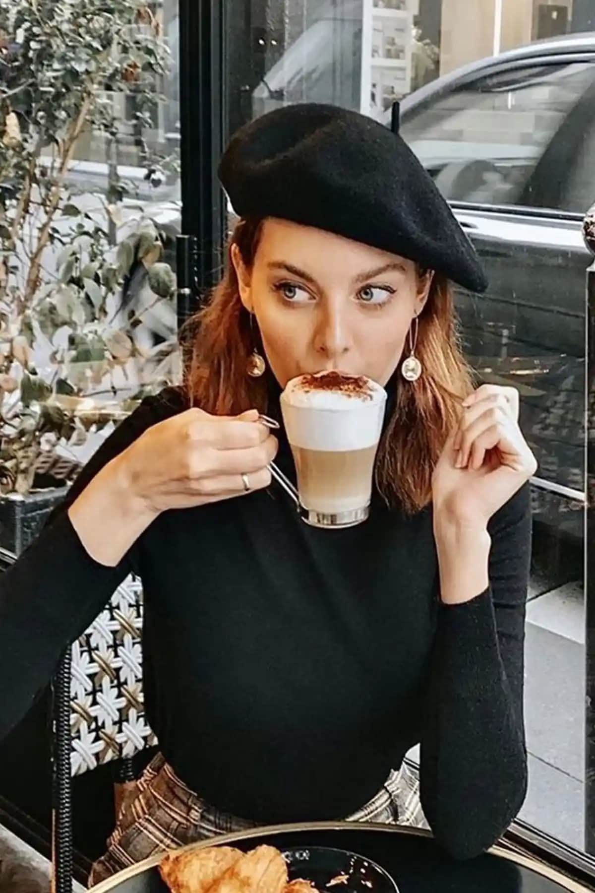 Ritagarcia Fransız Keçe Siyah Ressam Bere: Şıklık ve Dayanıklılığı Bir Arada Sunan Kış Aksesuarı