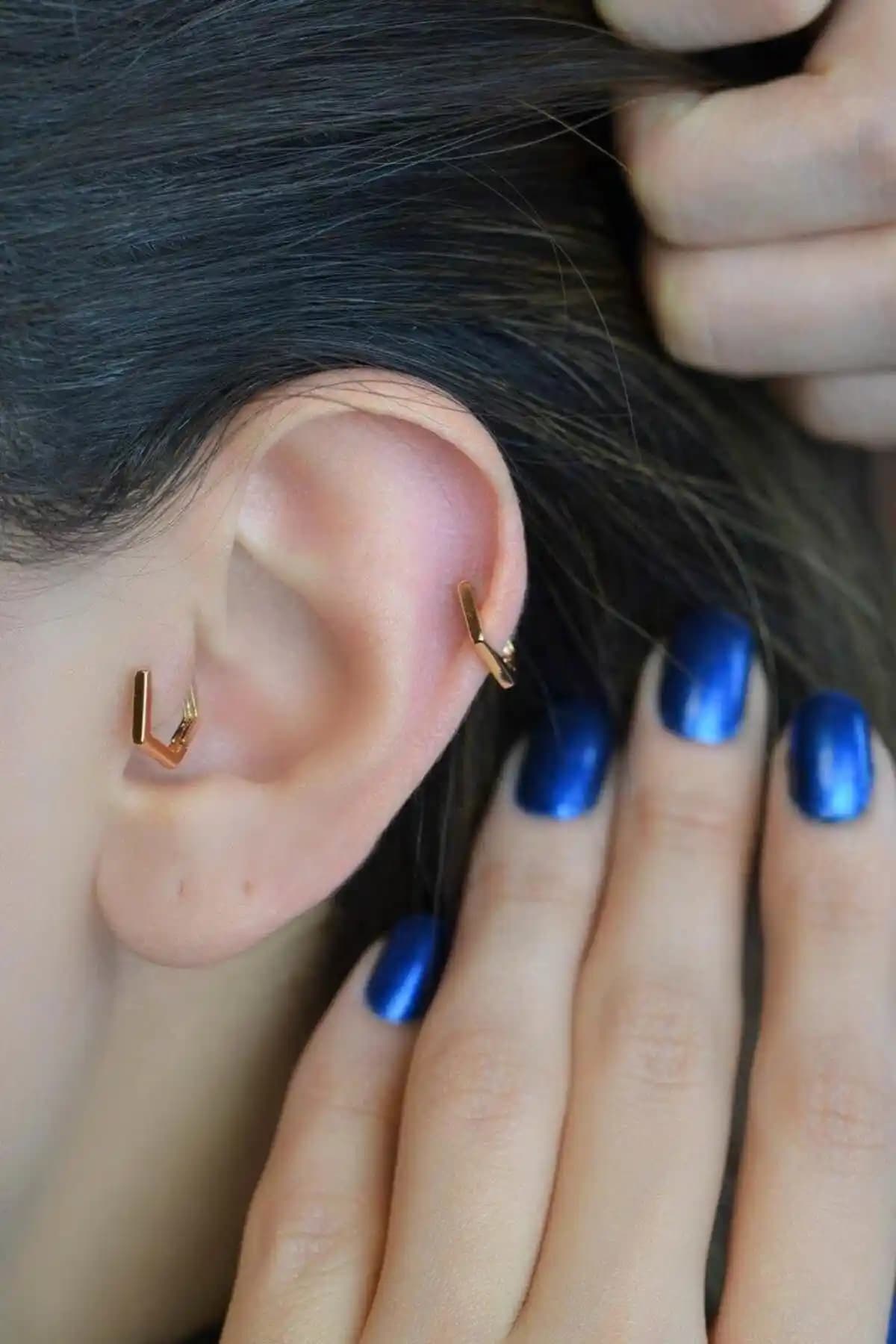 Sacce Scarves&Accessories Beşgen Oval Halka Piercing ile Şık ve Modern Kulak Aksesuarları
