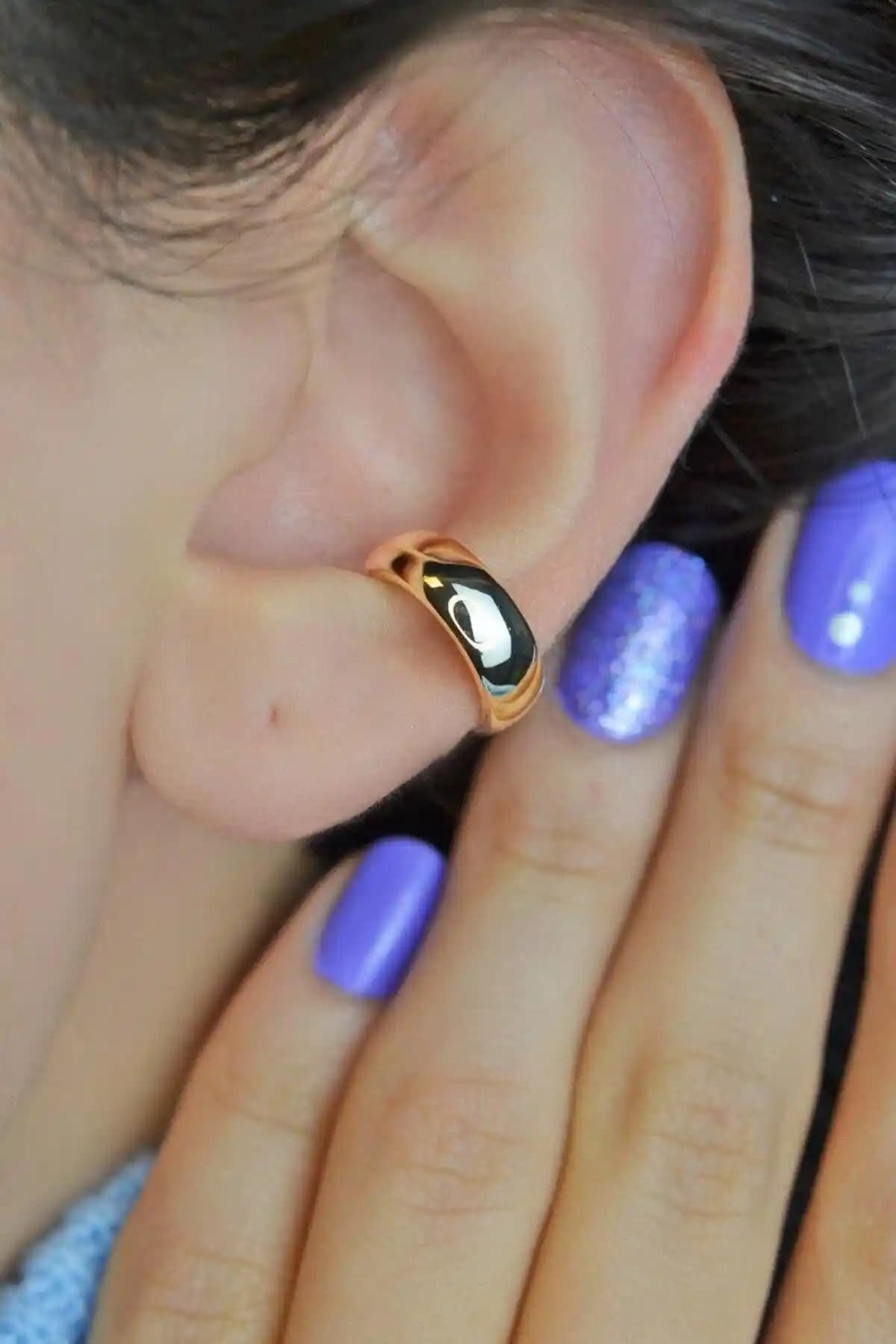 Sacce Scarves & Accessories Bombeli Sade Sıkıştırmalı Kıkırdak Küpesi Earcuff: Zarif ve Dayanıklı Modern Takı