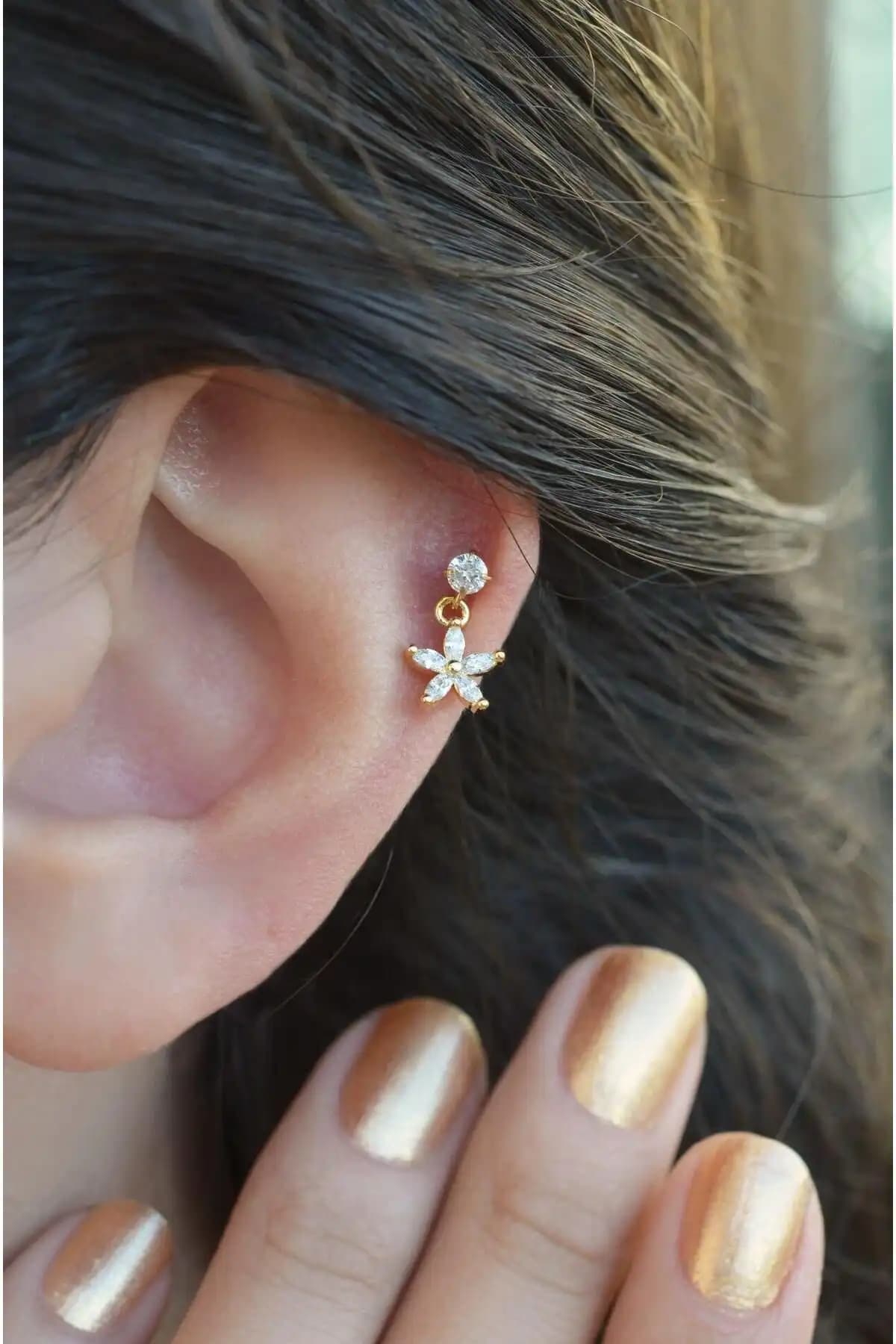 Sace Scarves & Accessories Gold Çiçek Sallantılı Piercing Helix ve Kıkırdak Bölgesi İçin Uygun
