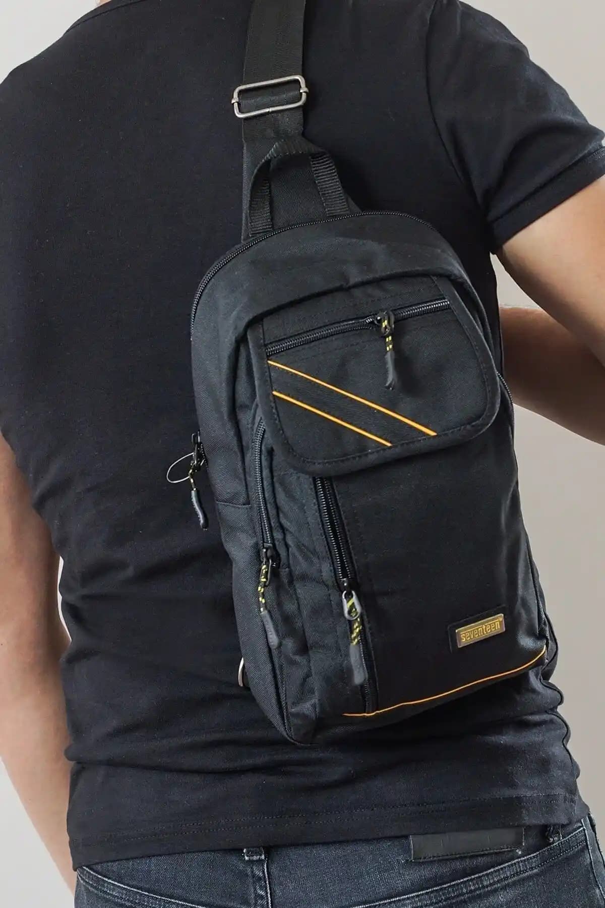 SEVENTEEN Siyah Çapraz Sırt Çantası Günlük ve Spor Kullanımına Uygun Dayanıklı Tasarım