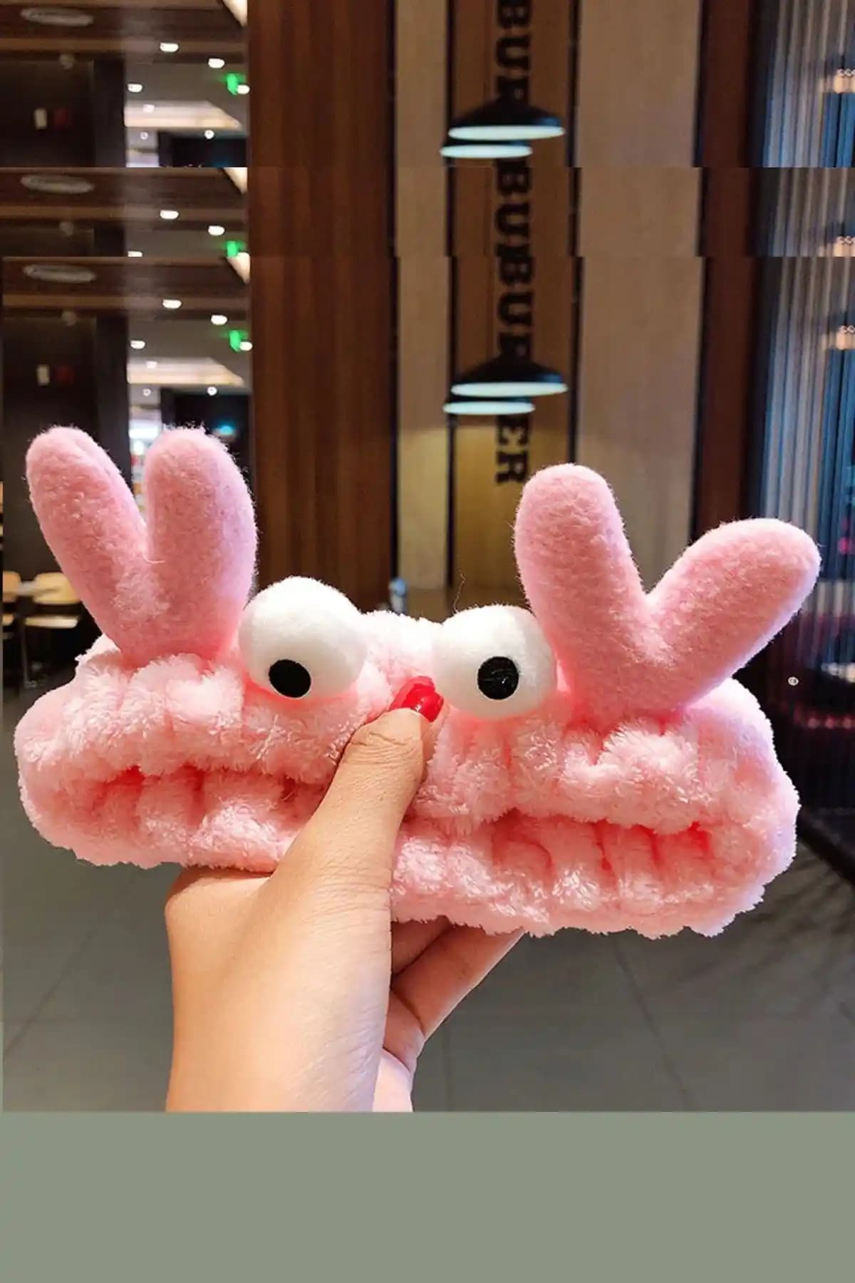 Sevimli Peluş Geyik Temalı Makyaj ve Banyo Saç Bandı – Estetik ve Kullanışlı Tasarım