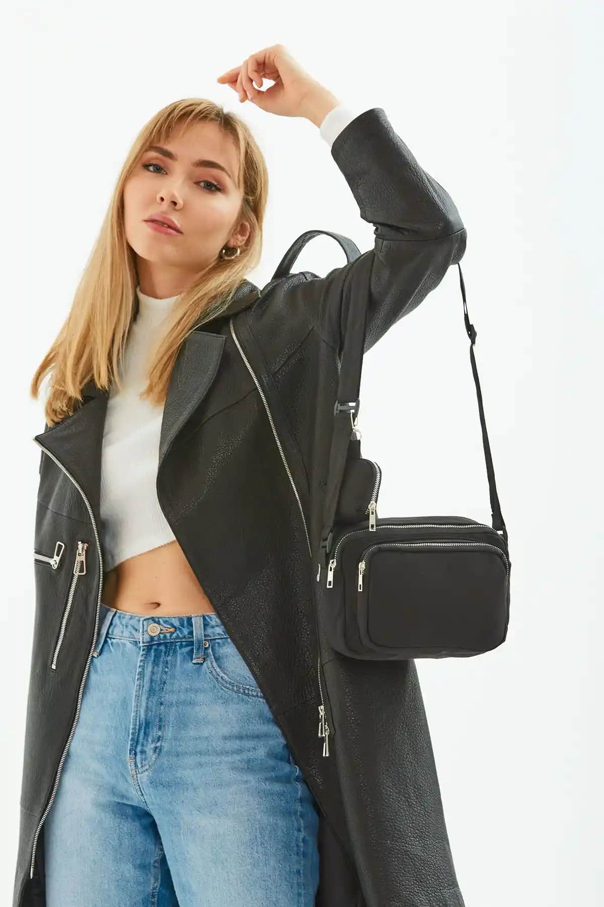 Shaka Siyah U4 Kanvas Kumaş Çanta Günlük Şıklık ve Fonksiyonellik Sunar