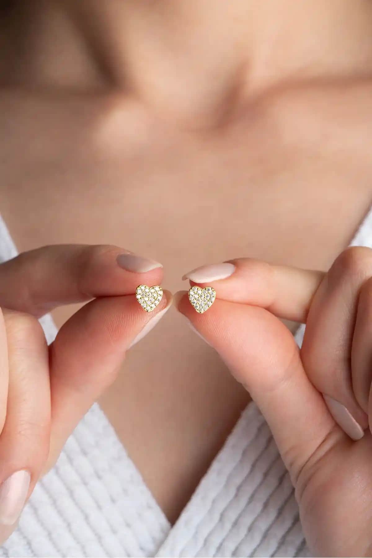 Silvano Jewelry 925 Ayar Gümüş Altın Renkli Minik Kalp Küpe Şık ve Zarif Tasarım