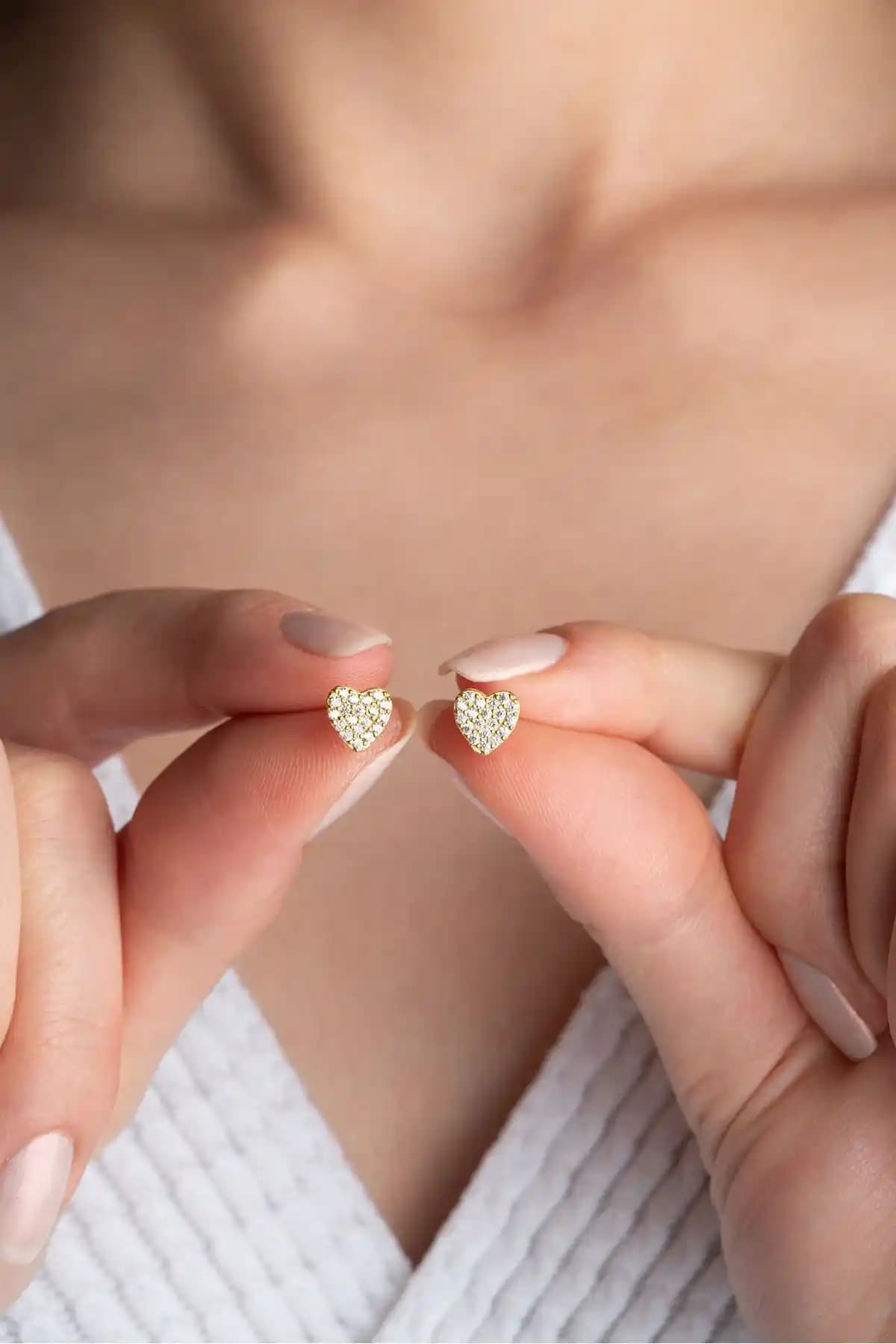 Silvano Jewelry 925 Ayar Gümüş Altın Renkli Minik Kalp Küpe Şık ve Zarif Tasarım