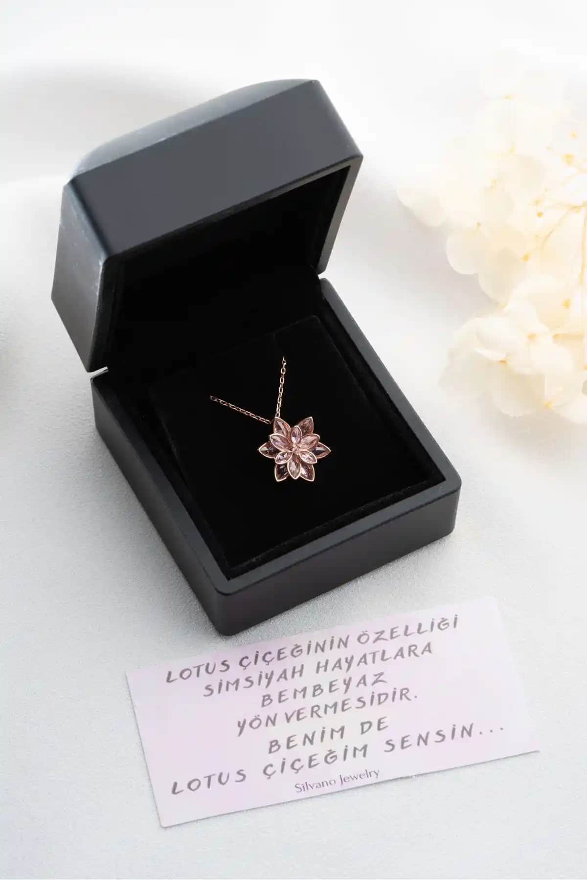 Silvano Jewelry 925 Ayar Gümüş Pembe Lotus Kolye Işıklı Kutuda Zarif Tasarım