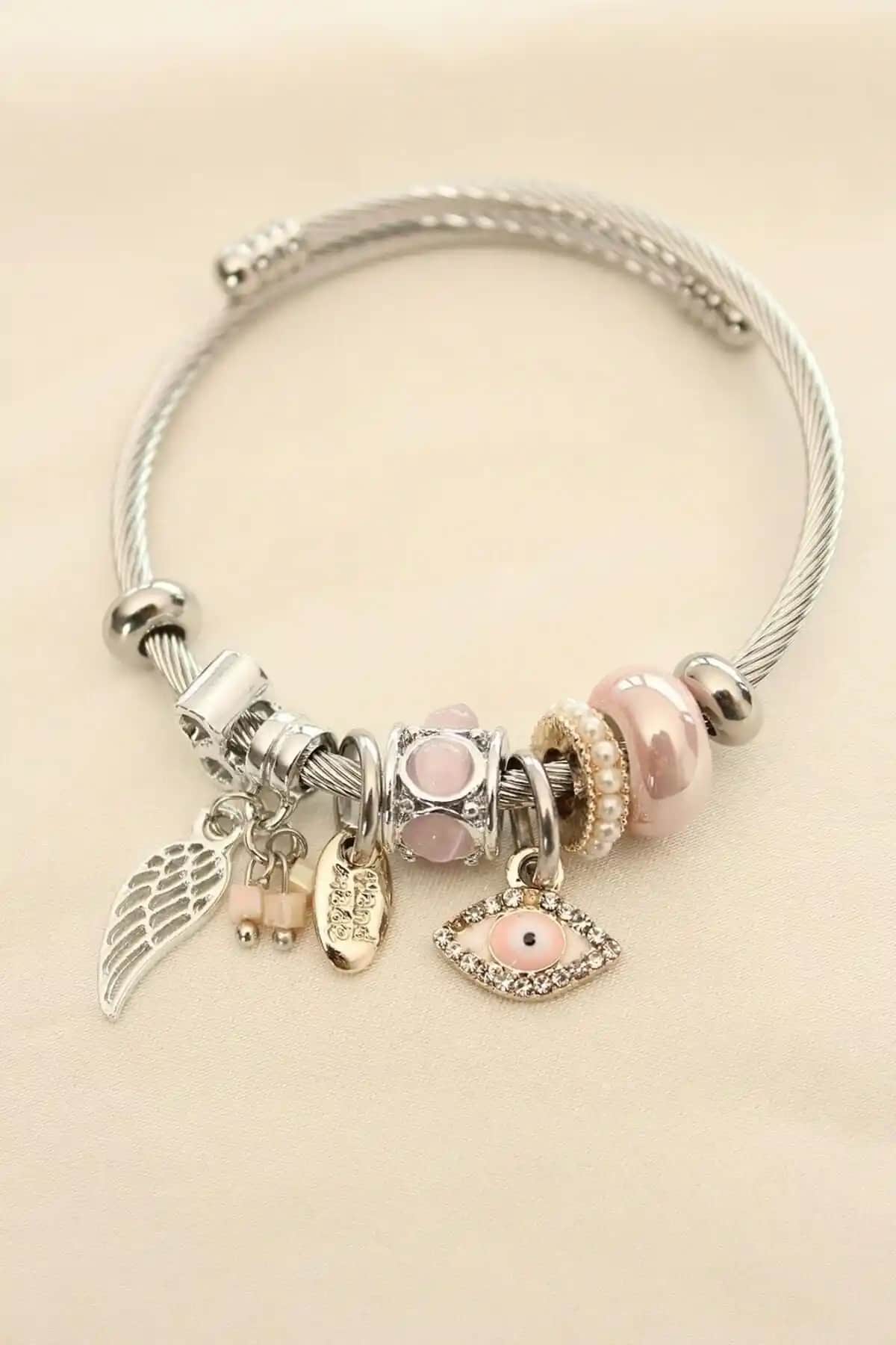 Simay Aksesuar Çelik Charm Bileklik: Zarif ve Dayanıklı Takı Seçeneği