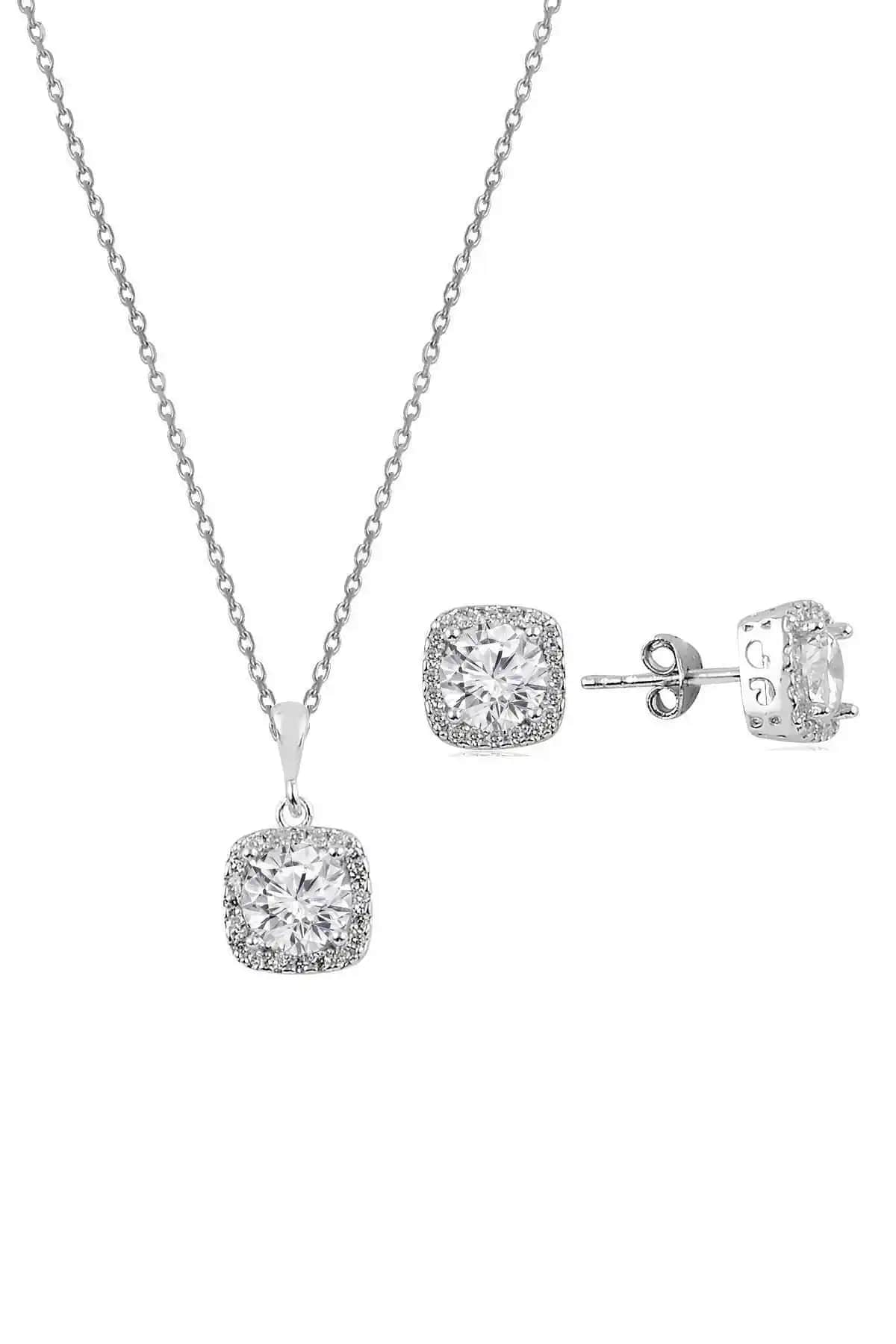 Söğütlü Silver Güçlü ve Zarif Zirkon Taşlı Kare Pırlanta Montürlü Takı Seti