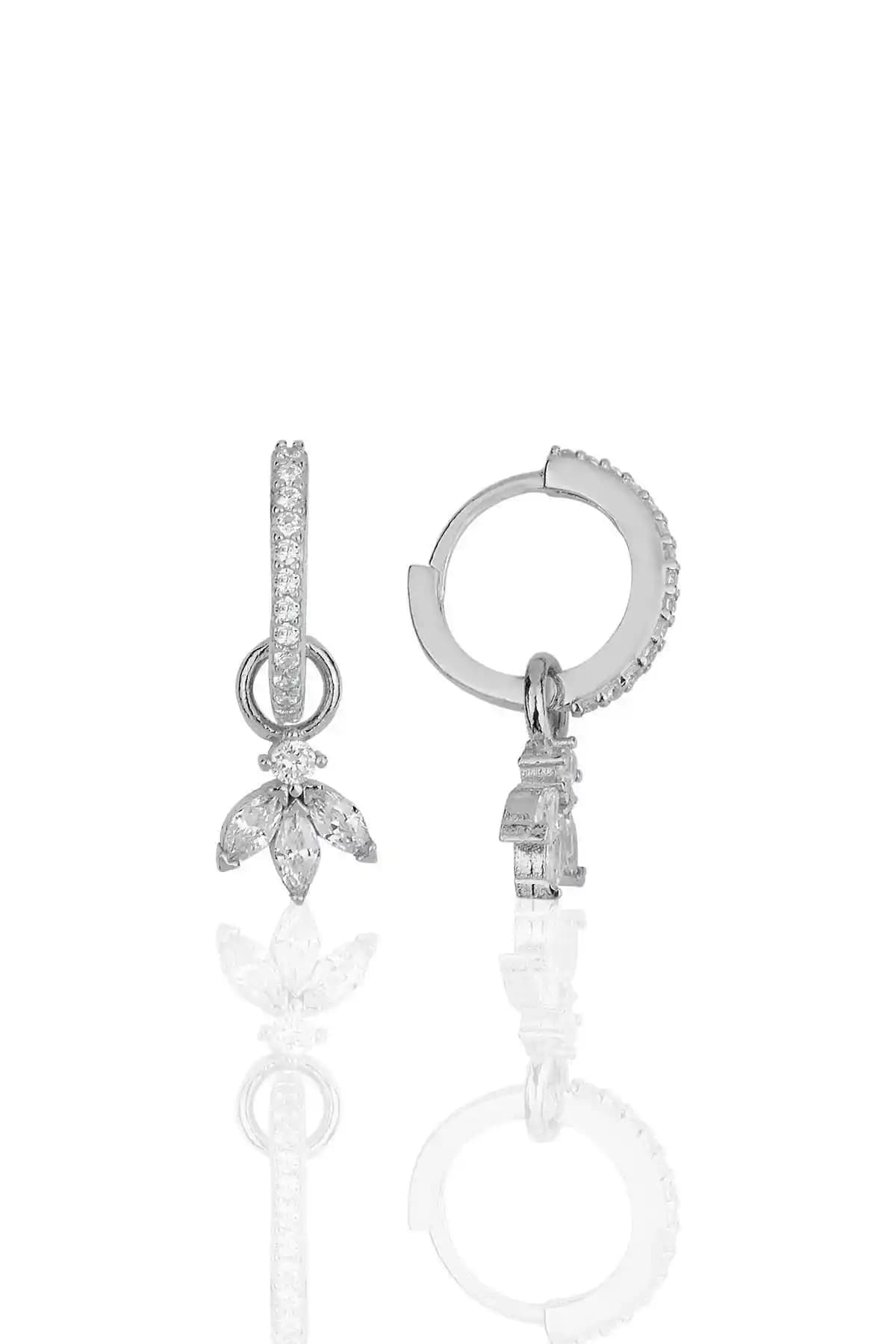 Söğütlü Silver Lotus Çiçeği Gümüş Küpe – Zarif ve Dayanıklı Takı Seçeneği