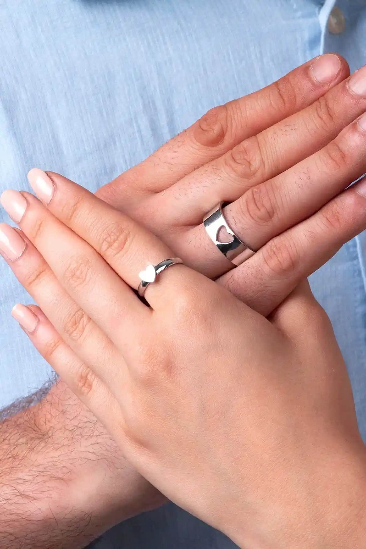 Sortie Aksesuar Çelik Kalp Figürlü Çift Yüzük Seti Modern ve Dayanıklı Tasarım