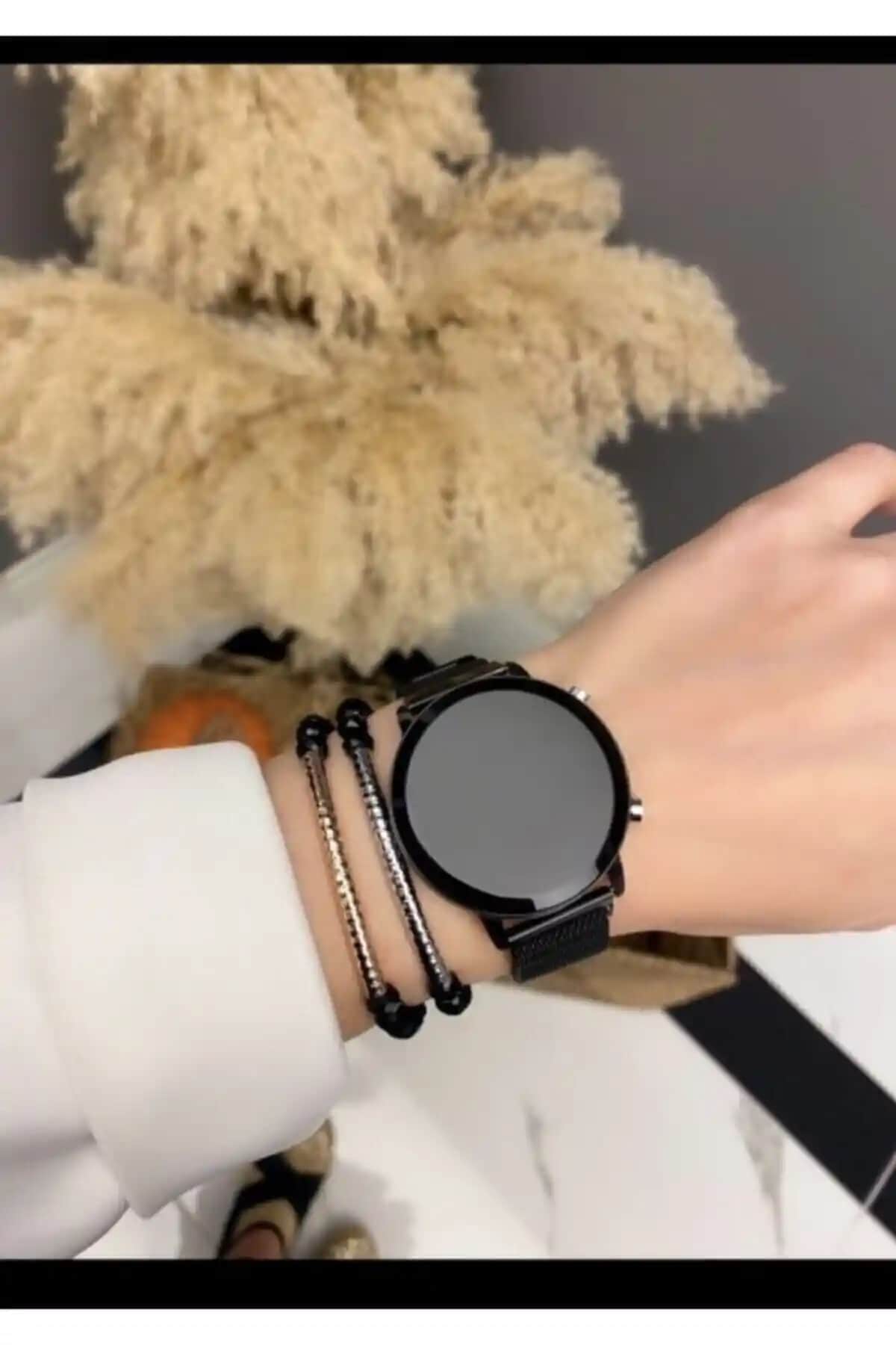 Spectrum unisex saat modern tasarımı ve fonksiyonel özellikleriyle dikkat çekiyor