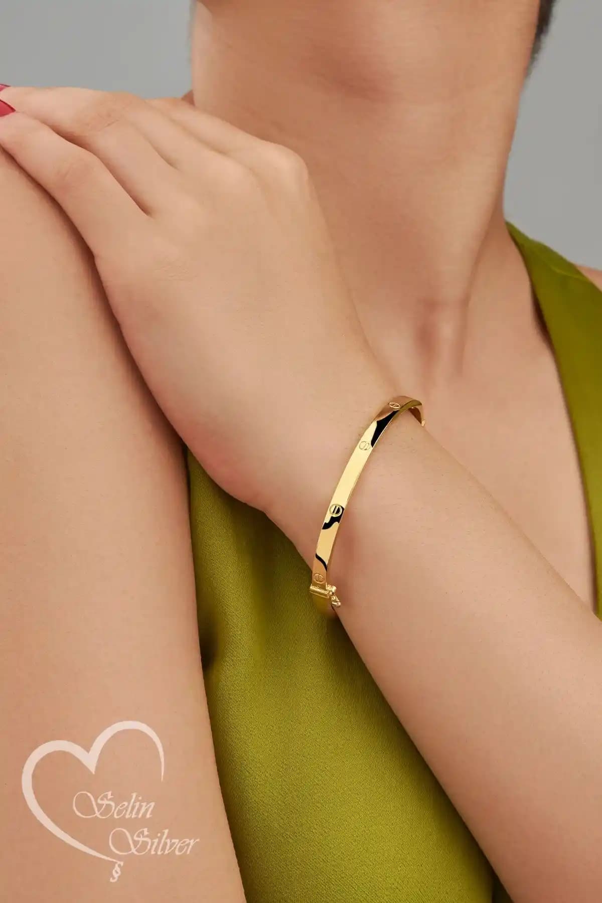 SS Selin Silver Modern Kelepçe Bileklik: Şıklık ve Zarafetin Günlük Kullanım İçin Tasarımı