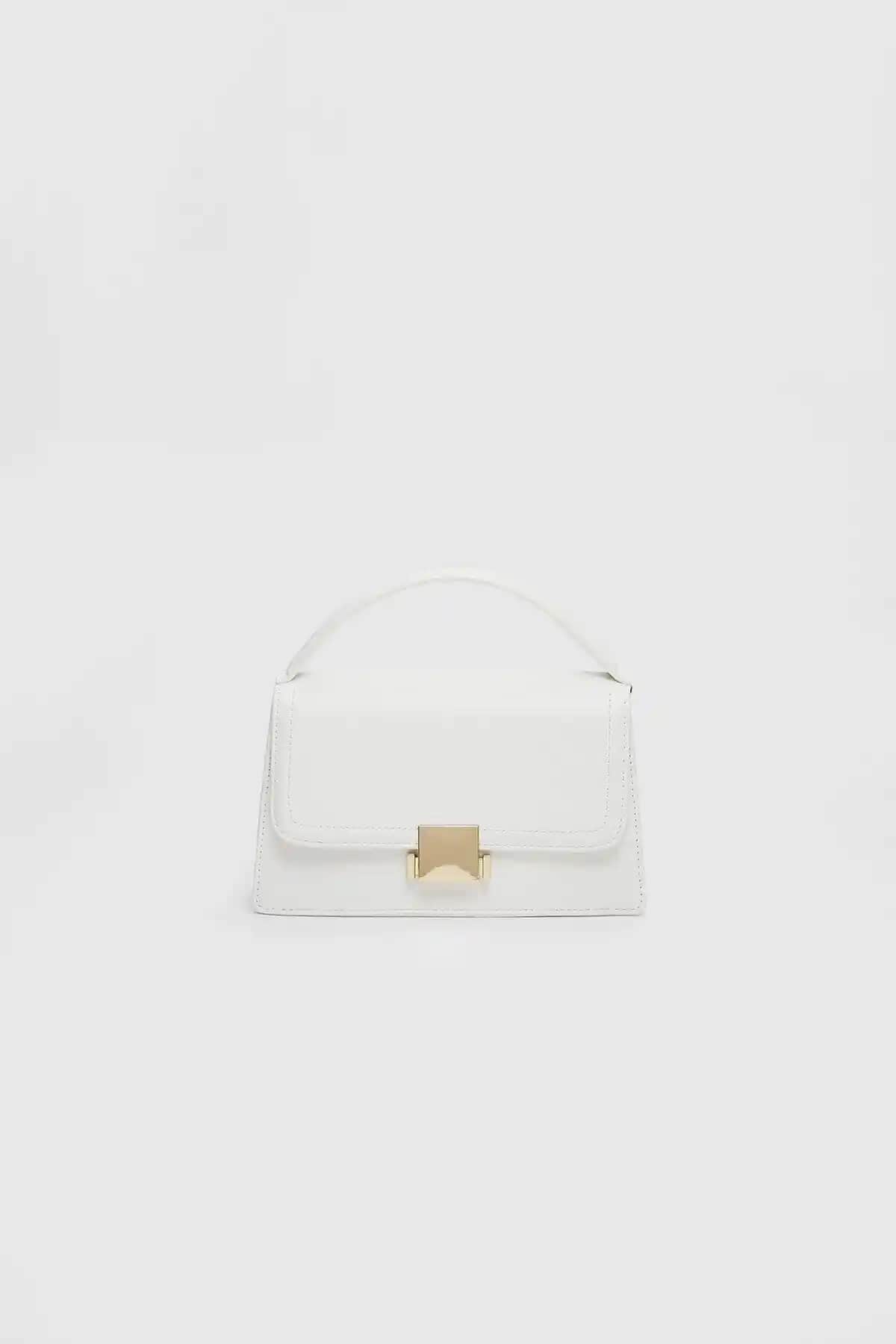 Stradivarius Çift Tutma Saplı Çapraz Askılı Çanta: Şık ve Kullanışlı Günlük Aksesuar