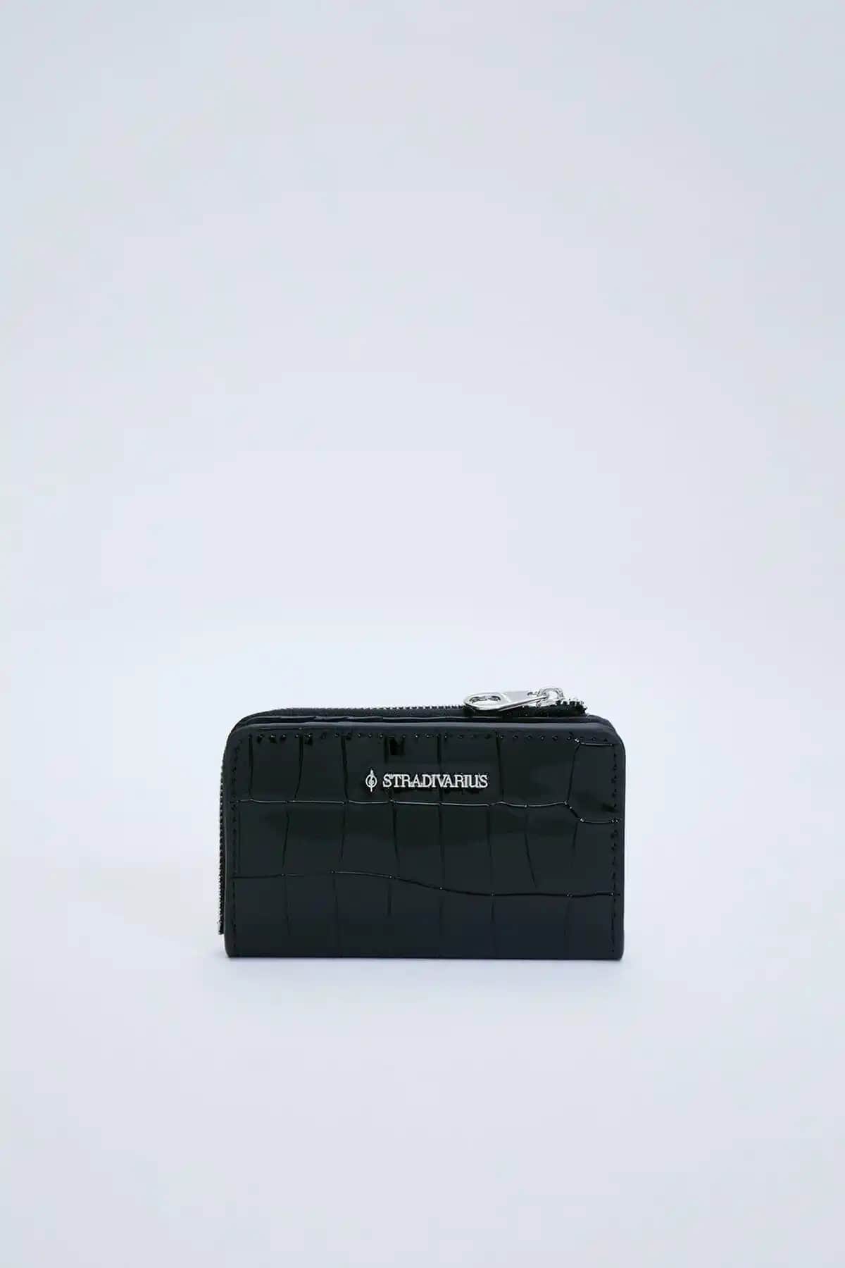 Stradivarius Timsah Desenli Kartlık Günlük Kullanım İçin Şık ve Pratik Tasarım