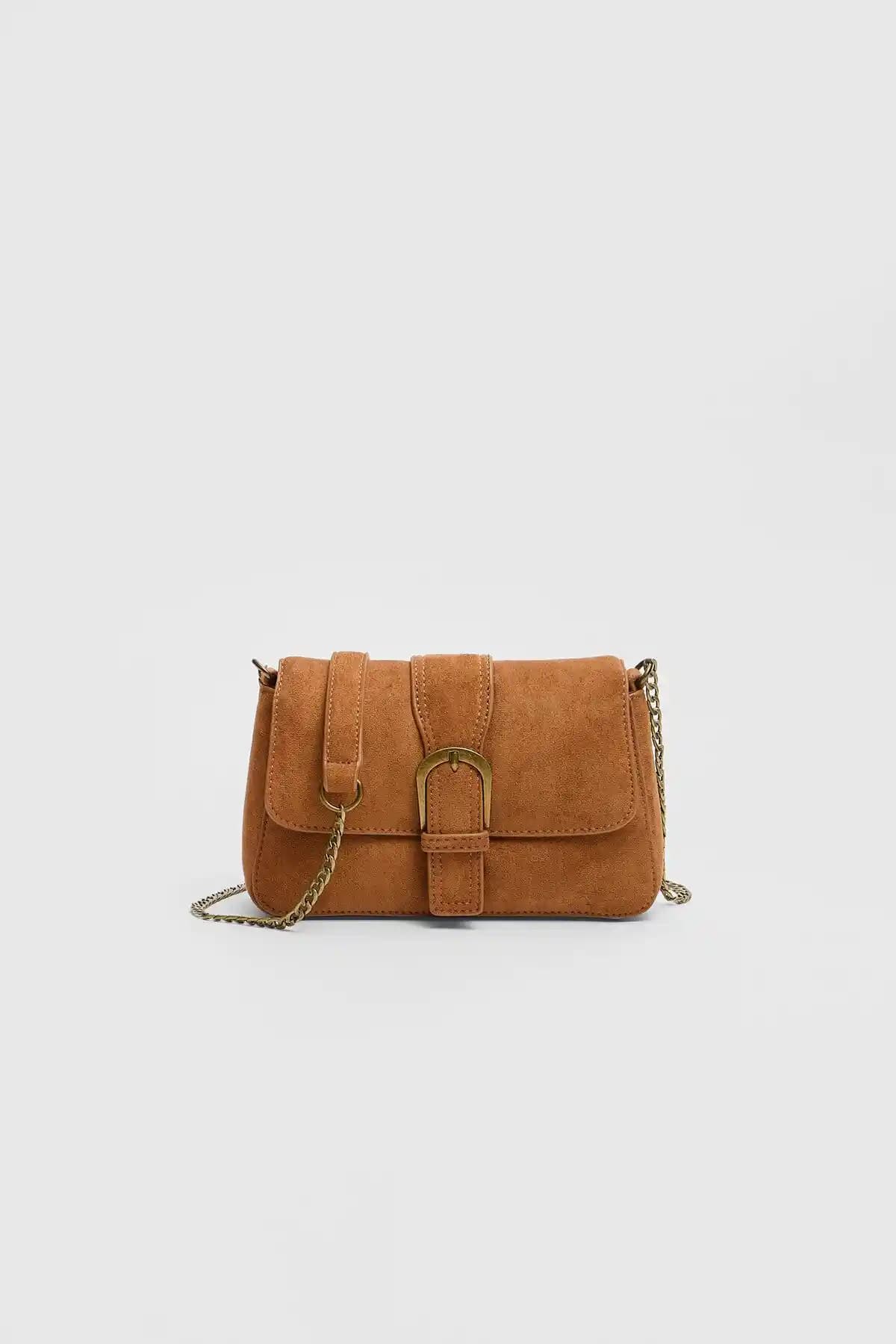 Stradivarius Tokalı Çapraz Askılı Çanta Günlük Kullanım İçin Şık ve Dayanıklı Tasarım