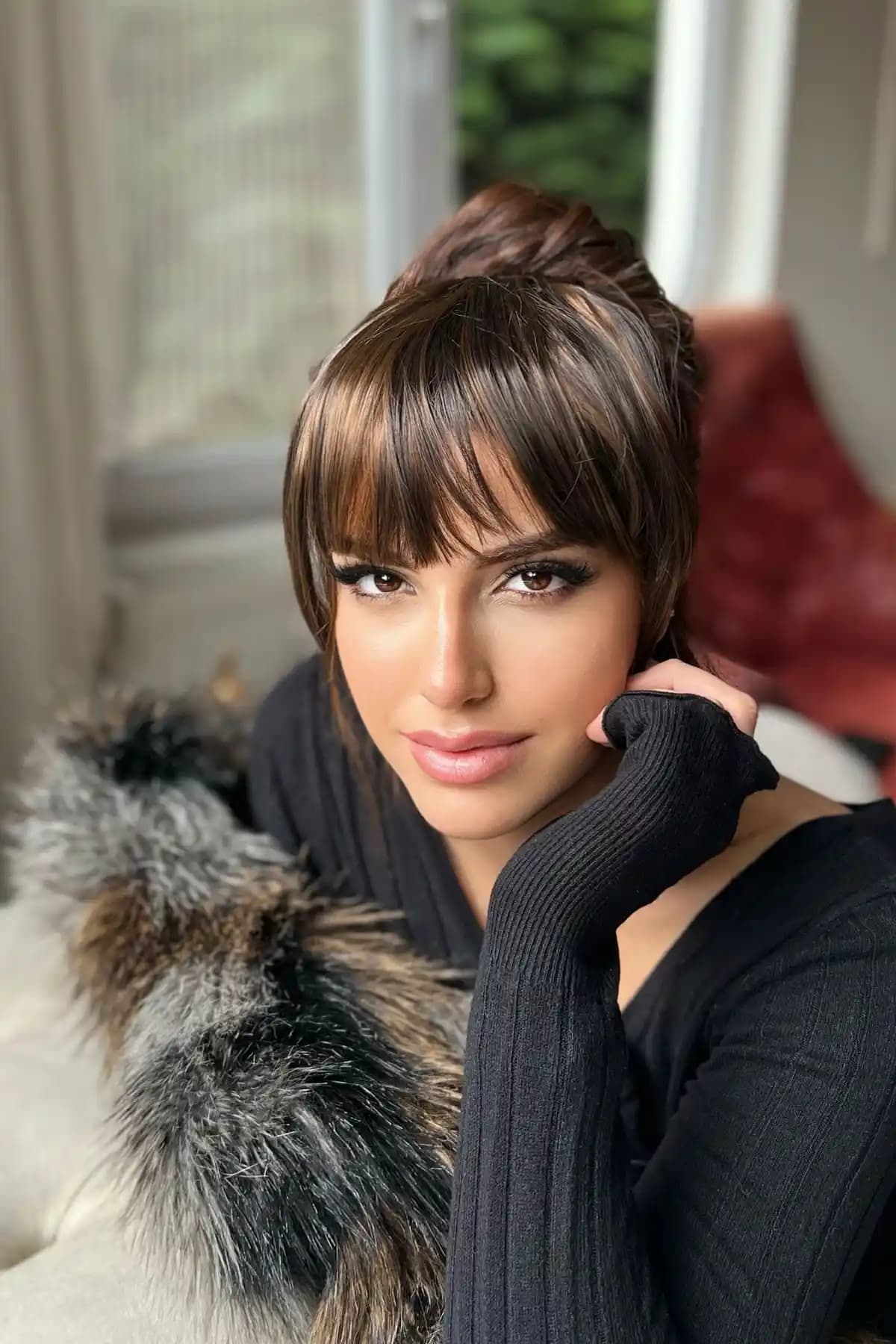 Takıştır Takma Kahkül: Doğal Görünüm ve Kullanım Kolaylığıyla Öne Çıkan Saç Aksesuarı