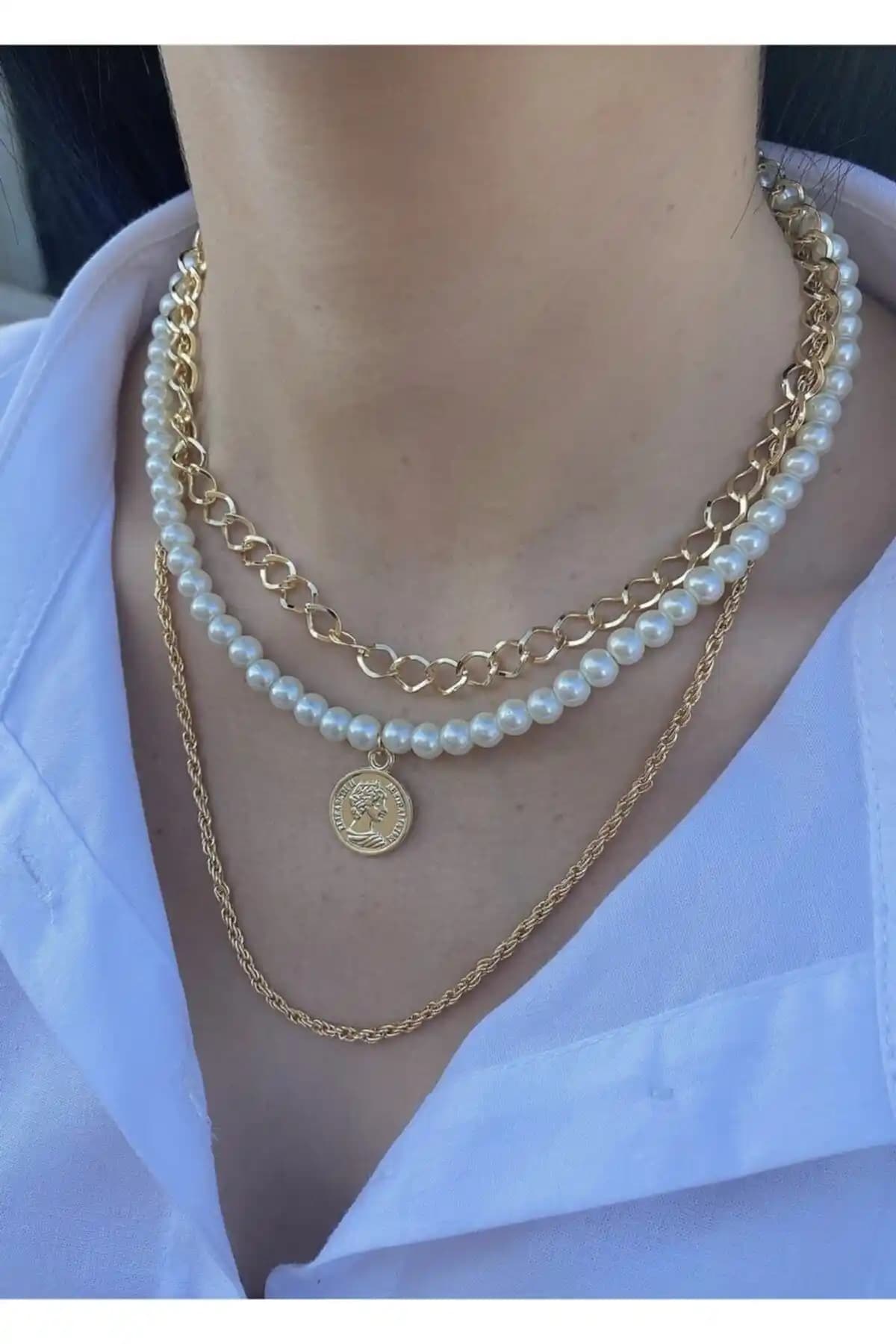 Takıtarzım İnci Madalyon Altın Zincir Kombin Kolye Şıklık ve Zarafet Sunar