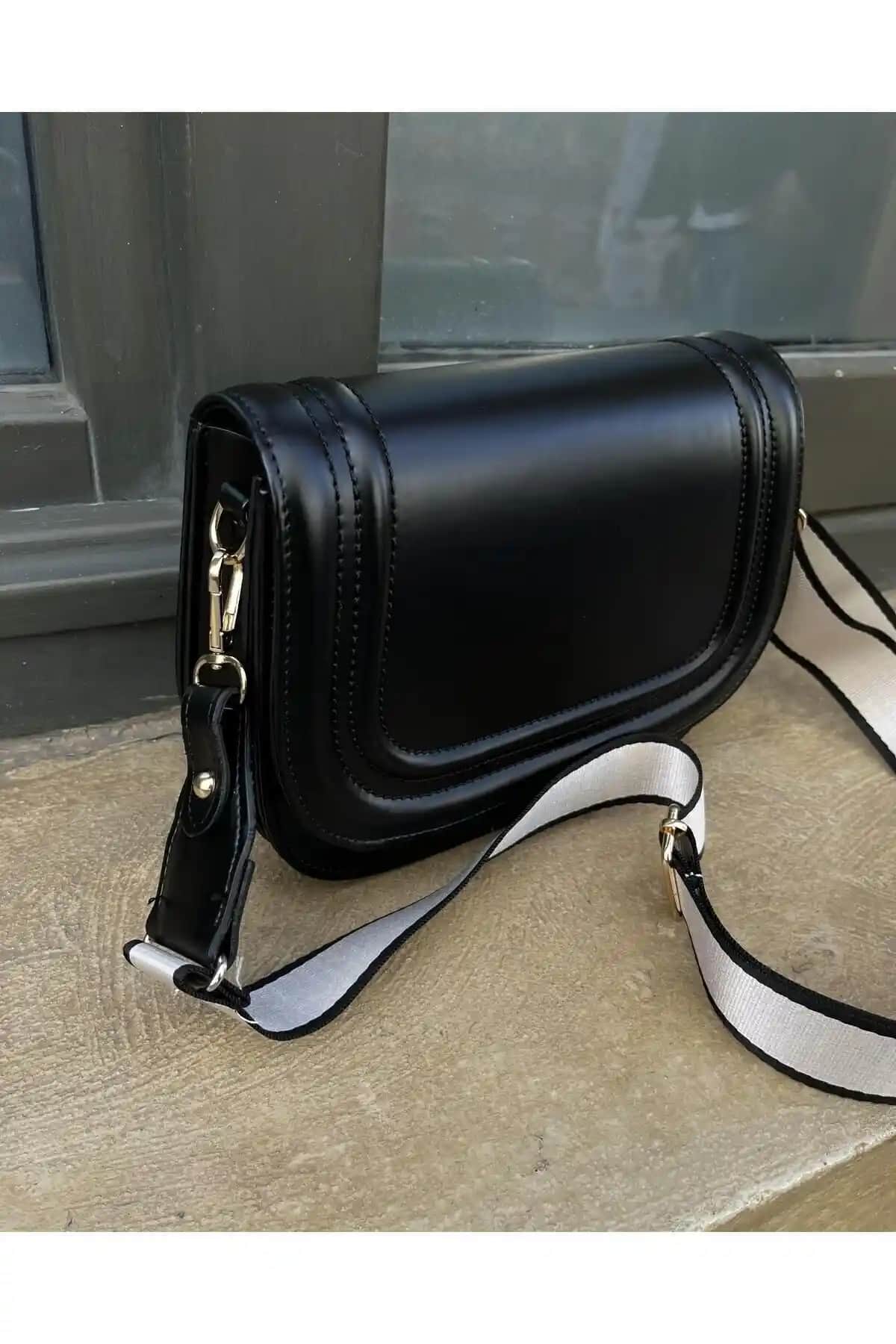 Tina Kanvas Askılı Rugan Çanta Siyah Günlük Kullanım ve Şıklık İçin Uygun