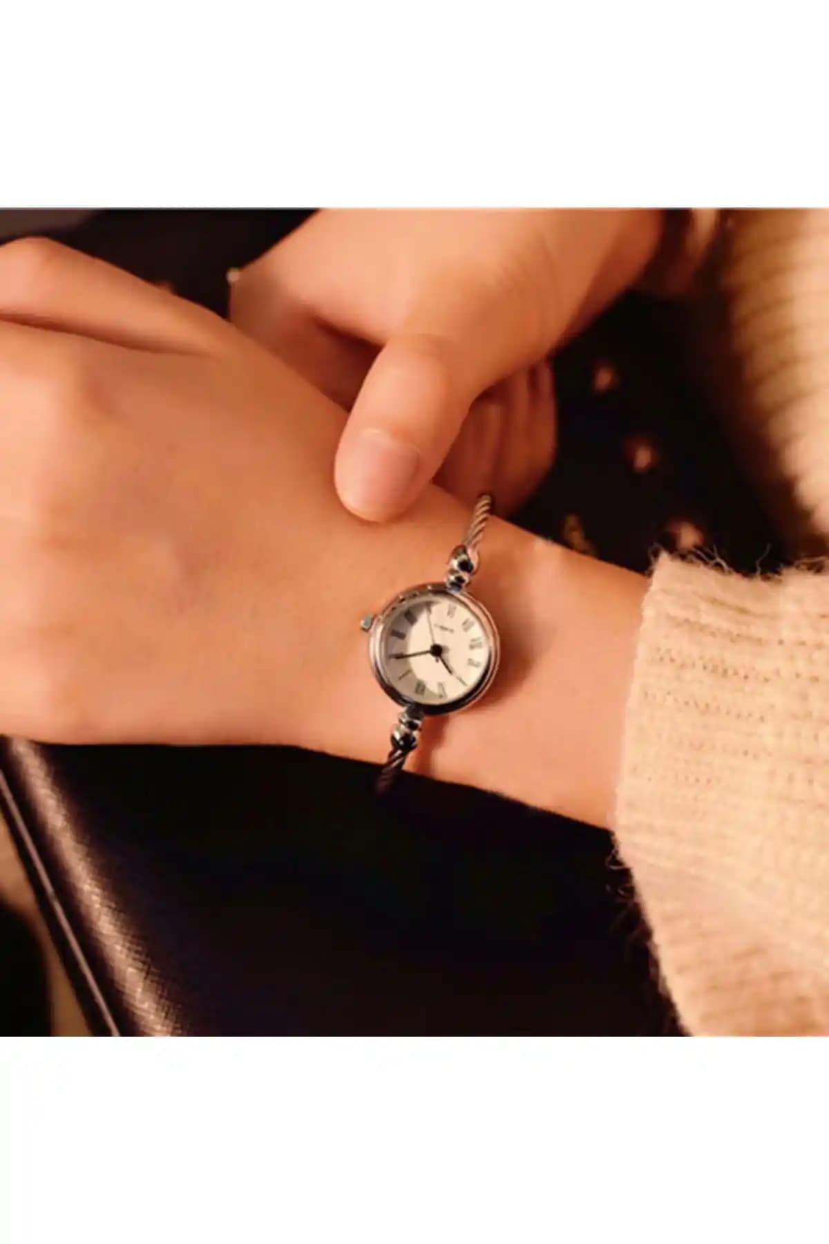 Toz Vintage Metal Beyaz İnce Bileklik ve Saat Modern Retro Tarz Şıklığı