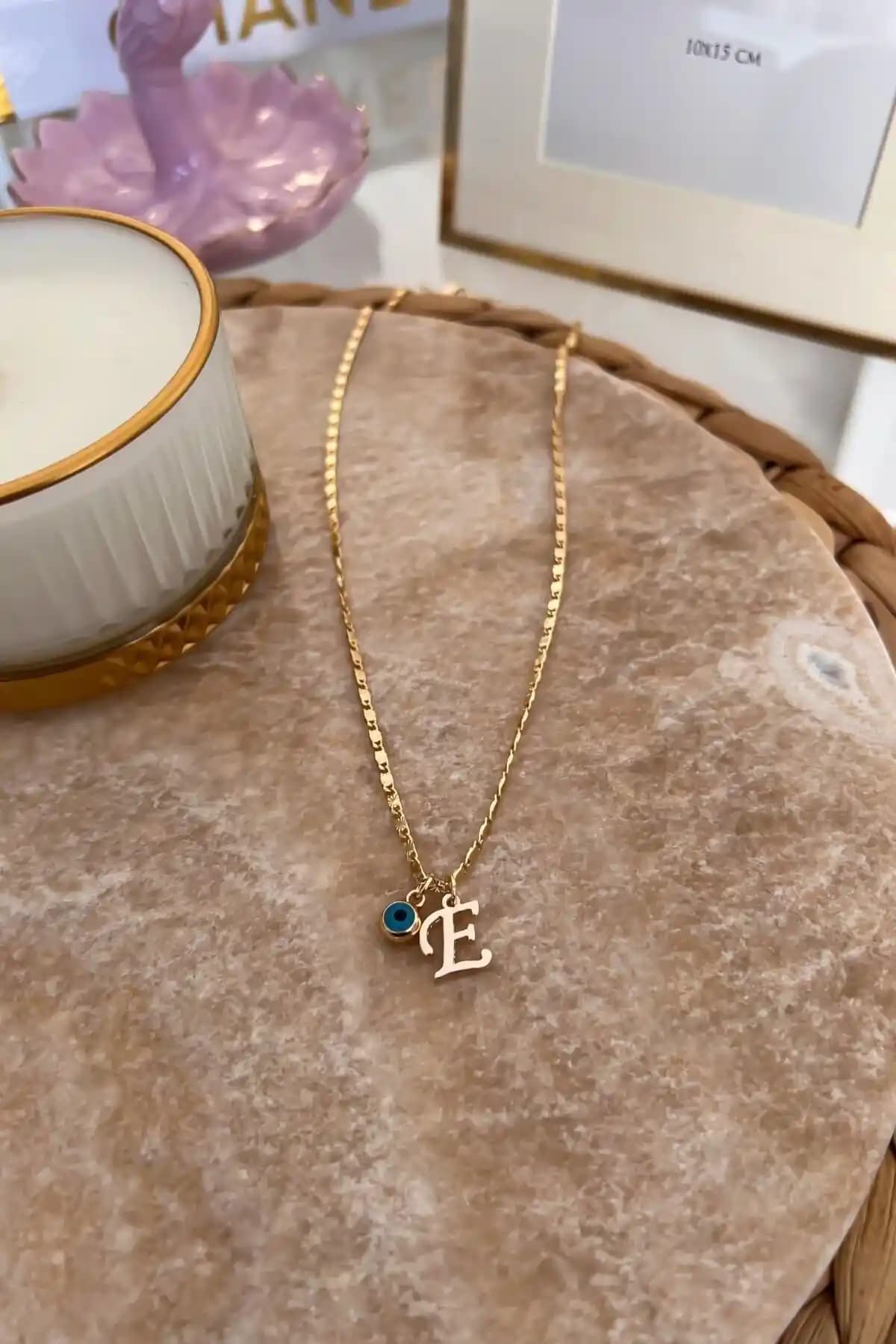 Trend Butik E Harf Kolye: Şık ve Kişiselleştirilebilir Minimal Takı Seçeneği