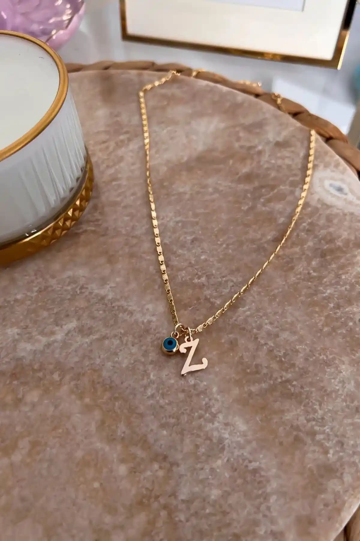 Trendy Butik Altın Kaplama Harf Kolye: Zarif ve Dayanıklı Takı Seçeneği