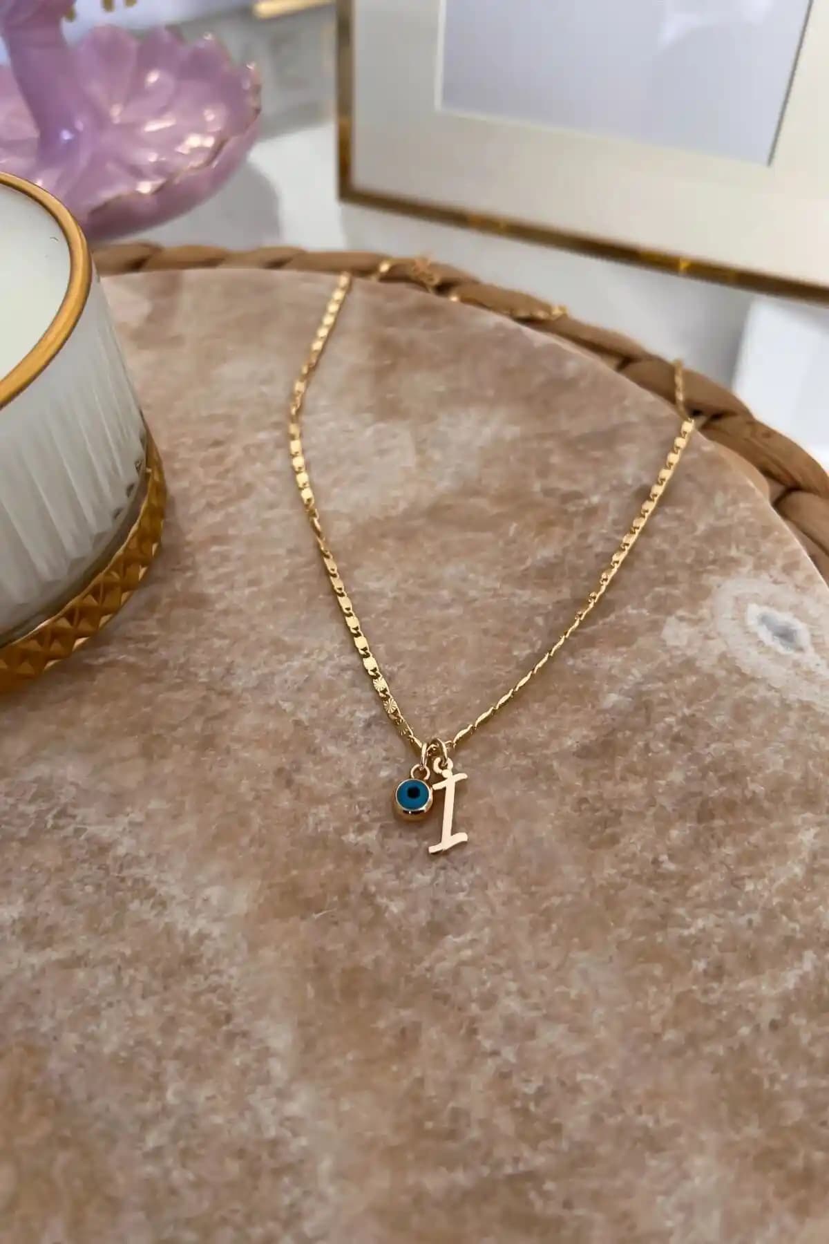 Trendy Butik İ harf kolye: Zarif ve Kişiye Özel Takı Seçenekleri