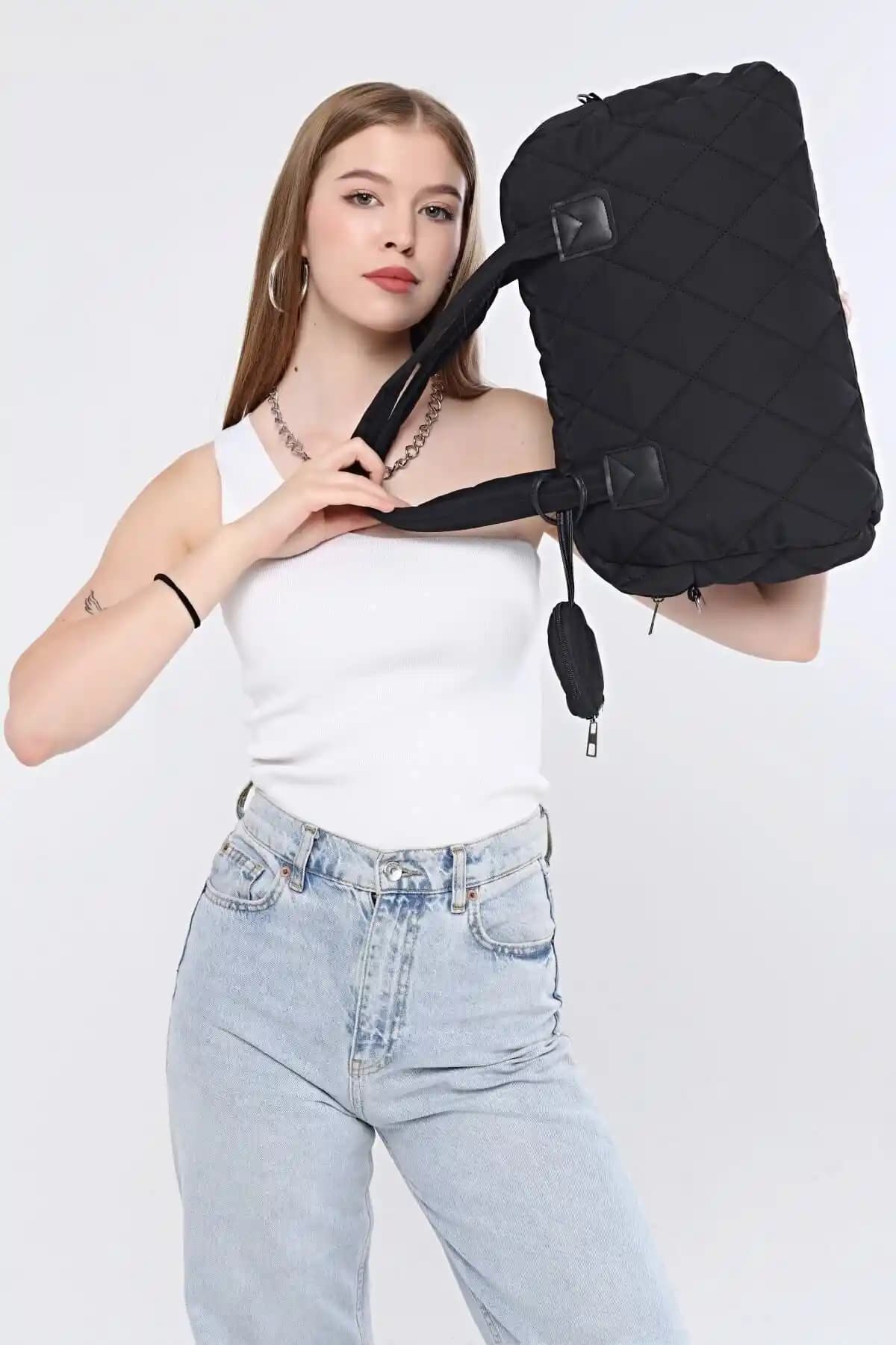 UK BAGS Kadın Omuz Çantası Modern Tasarım ve Kullanışlılık Bir Arada