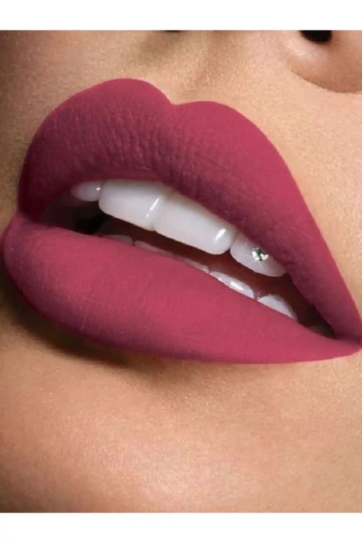 Vilma Aksesuar Kristal Diş Taşı: Zarif ve Pratik Günlük Moda Aksesuarı