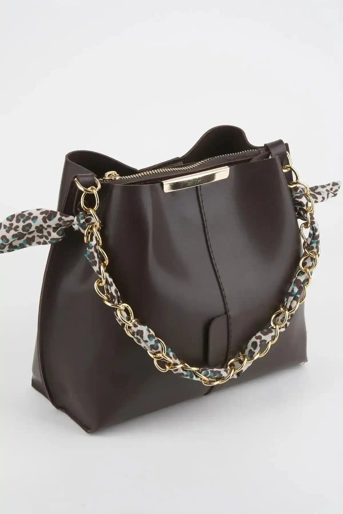 Vivaq Kadın Acı Kahve Fularlı Zincir Aksesuarı ile Yuvarlak Deri Çanta Tanıtımı ve Özellikleri